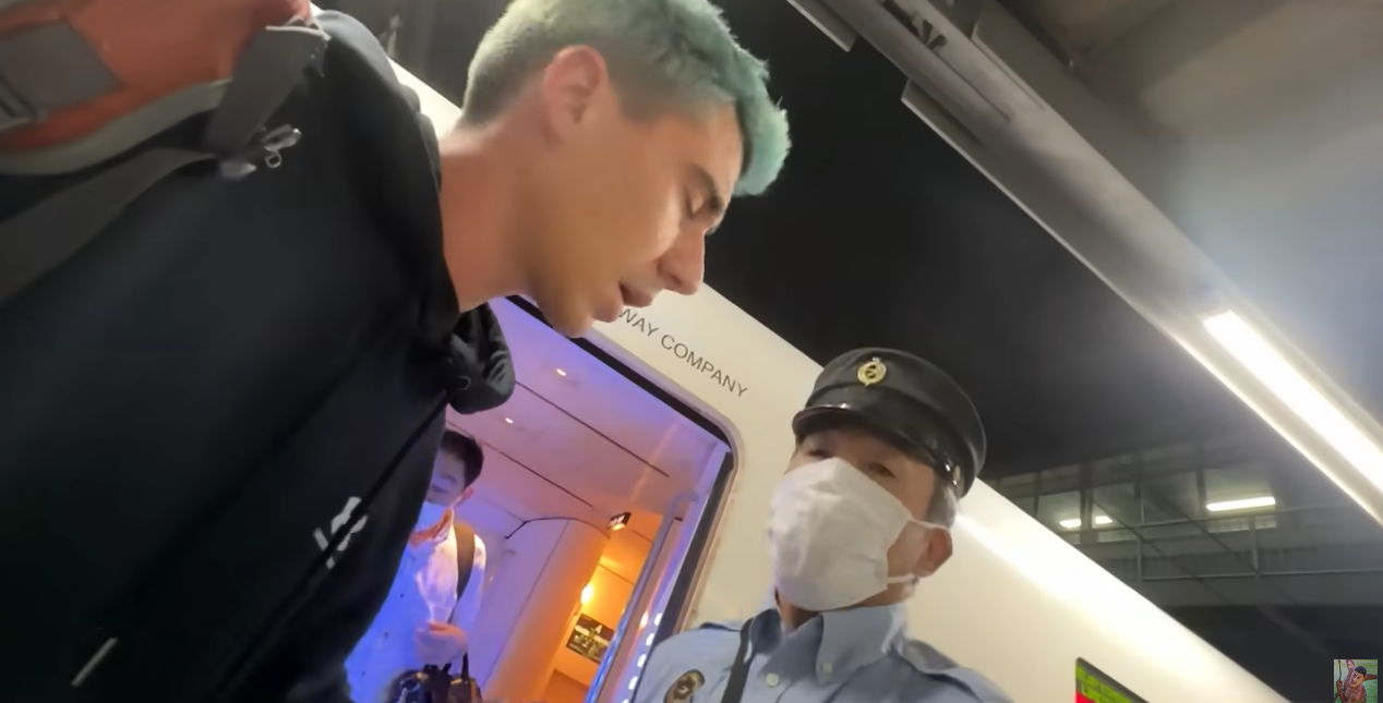 網紅教學免費玩日本，竟是公然逃票、吃霸王餐！網罵翻：根本是犯罪。（翻自YT畫面）