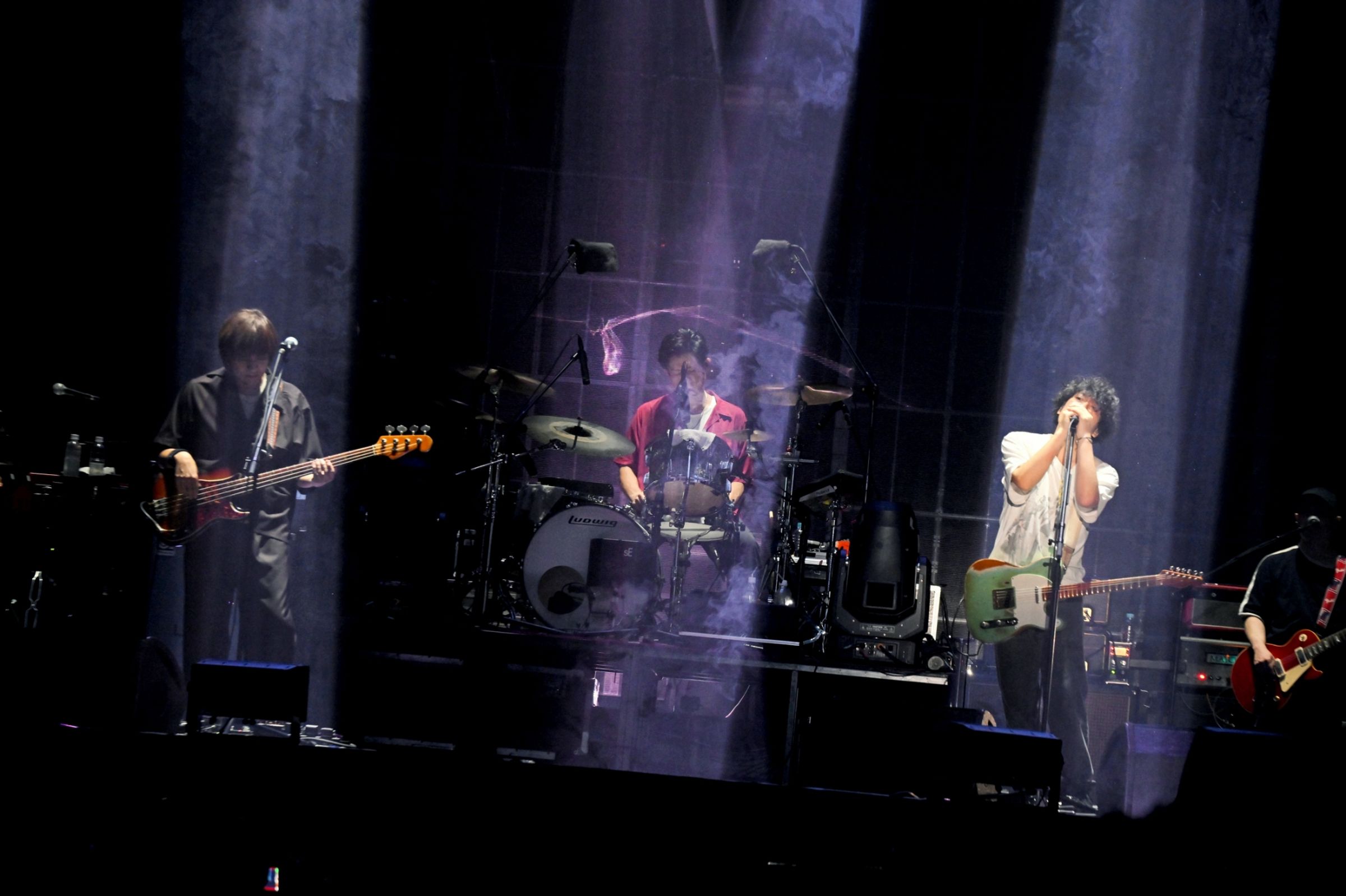 back number台北演唱會，歌迷沉浸在音樂之中，共同留下珍貴回憶。（大鴻藝術提供）