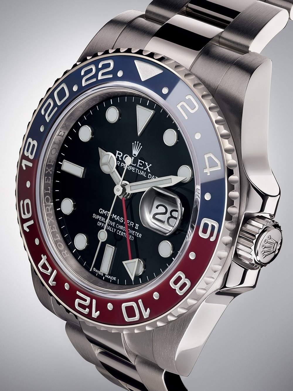 Rolex 於 GMT-Master II BLNR 實現首枚雙色 Cerachrom陶瓷錶圈量產，突破均勻著色與燒結應力難題。