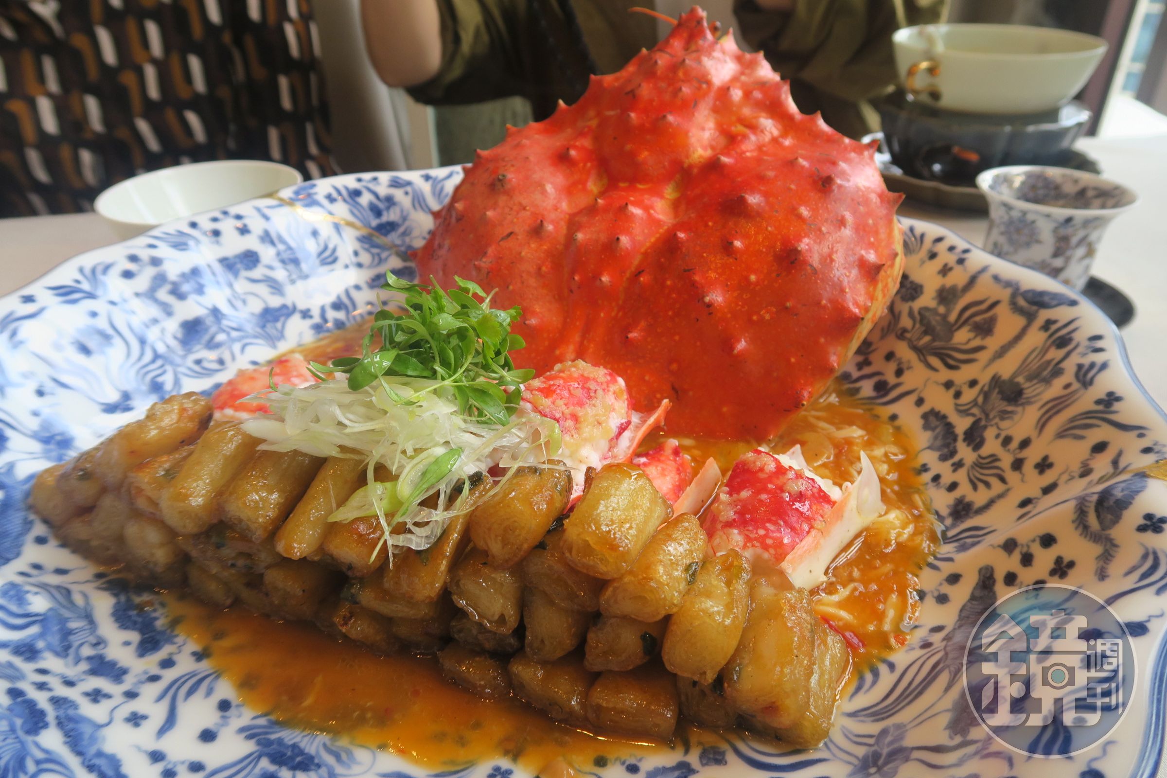主廚Vicky把街邊小吃腸粉端上Fine Dining的餐桌，6面都煎得香脆的腸粉，比帝王蟹還美味。