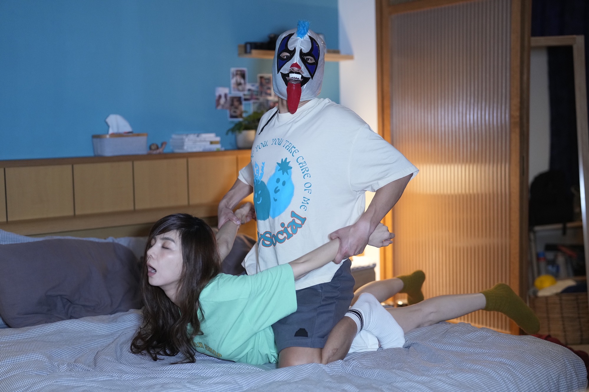 楊祐寧（右）突發奇想加入自拍惡搞Ella（左）的戲，成為片尾漏網彩蛋（壹壹影業提供）