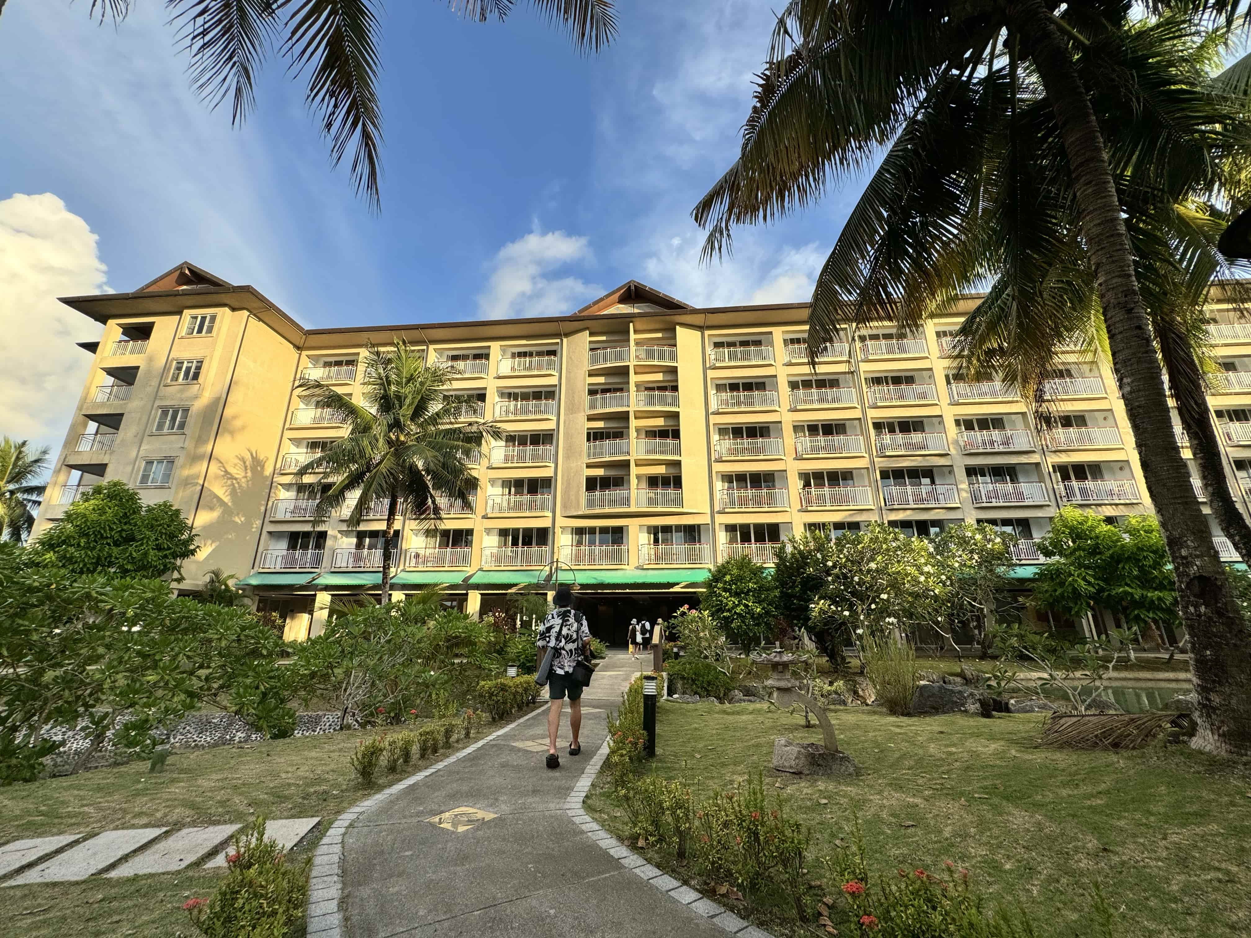 日航連鎖的「帛琉老爺大酒店」(Palau Royal Resort)的建築設計與服務帶給旅客精緻不失親民的感受。