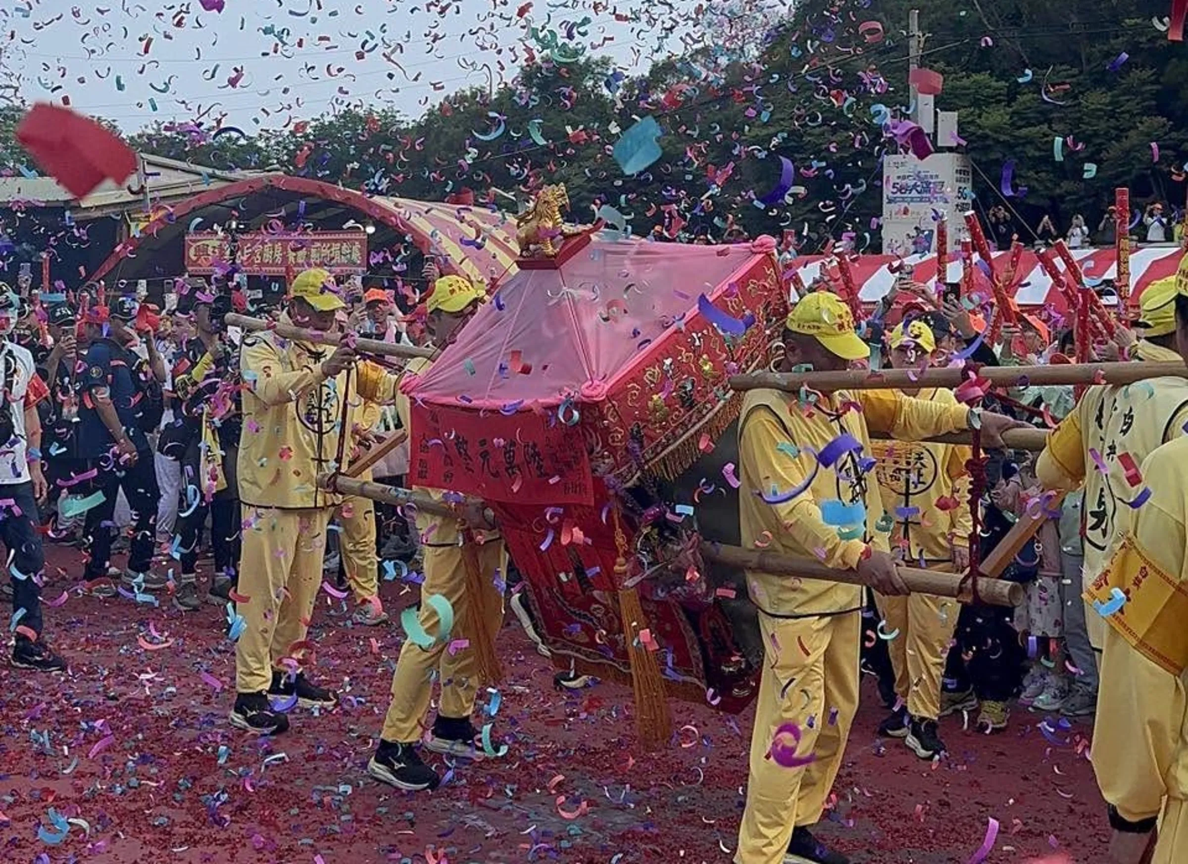 白沙屯媽祖也在近日展開遶境，不少香燈腳也參與進香行程。（翻攝自白沙屯拱天宮臉書粉專）

