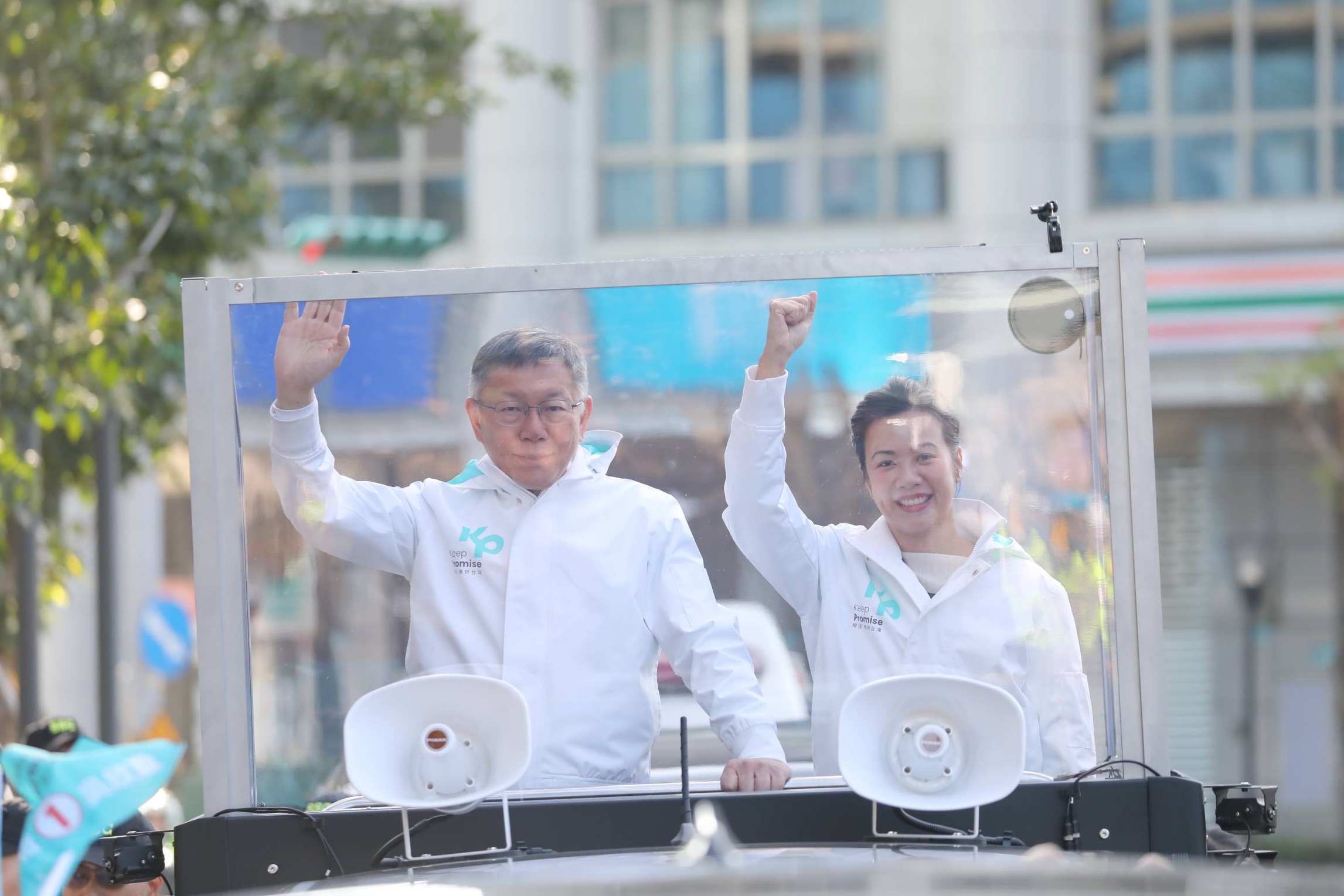 柯文哲認為侯友宜再拋藍白合6點協議別有居心，開酸對方不能替國民黨做主。