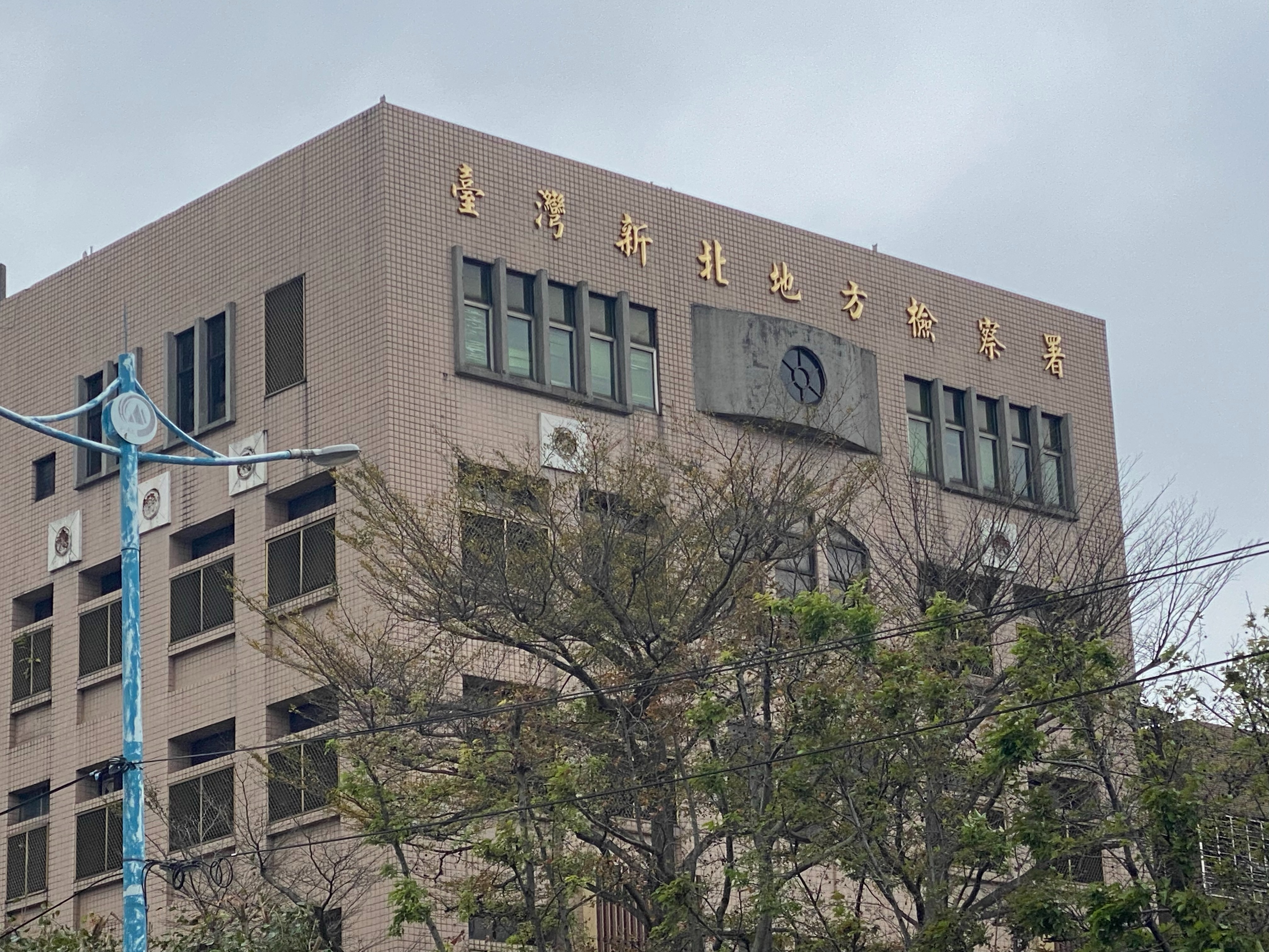 新北市黃姓男子涉嫌違反保護令,檢察官複訊後向法院聲請羈押禁見。