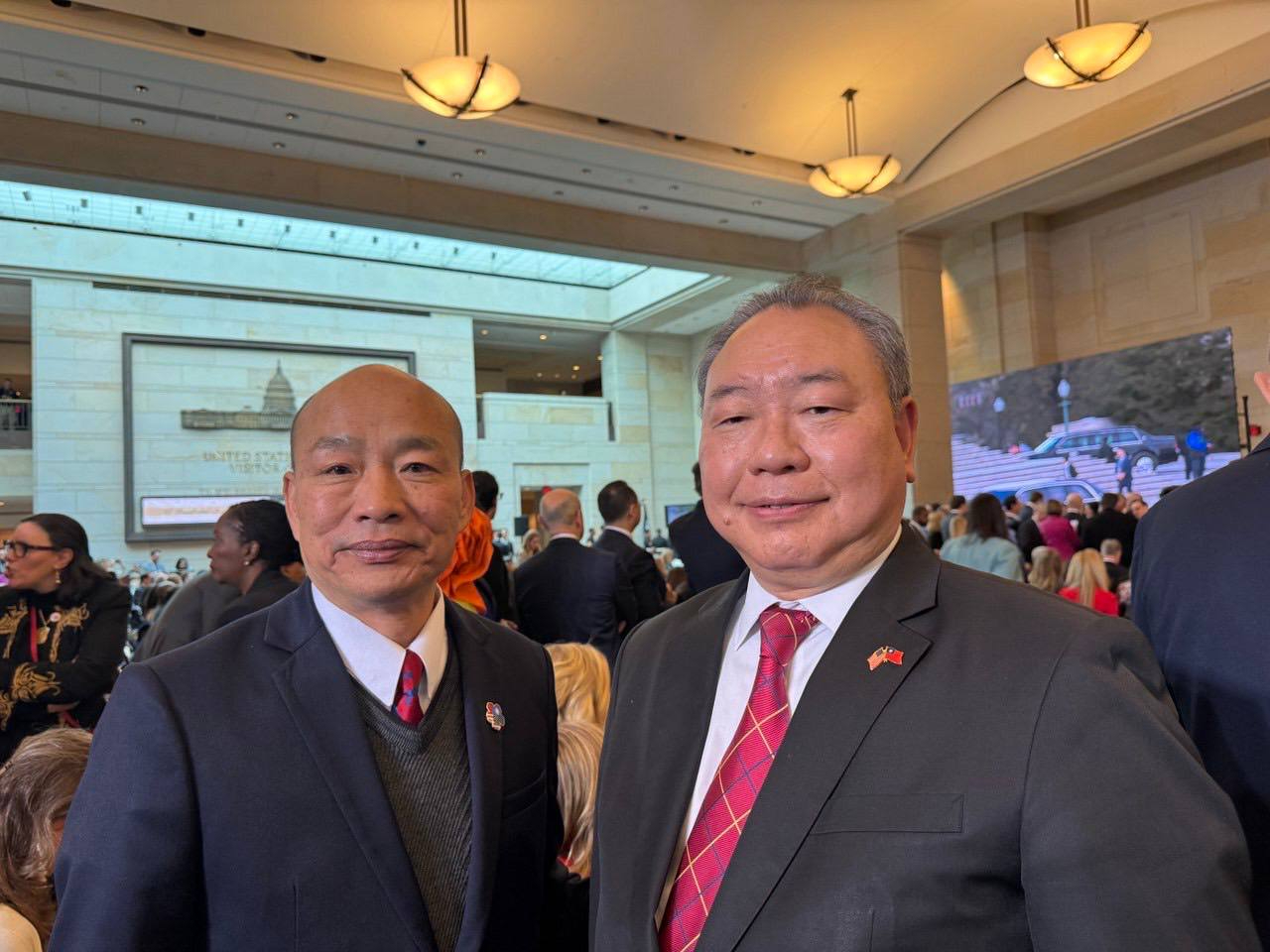 美國總統川普就職典禮在國會大廈舉辦，台灣代表團韓國瑜及駐美代表俞大㵢順利進入現場觀禮。（駐美代表處提供）