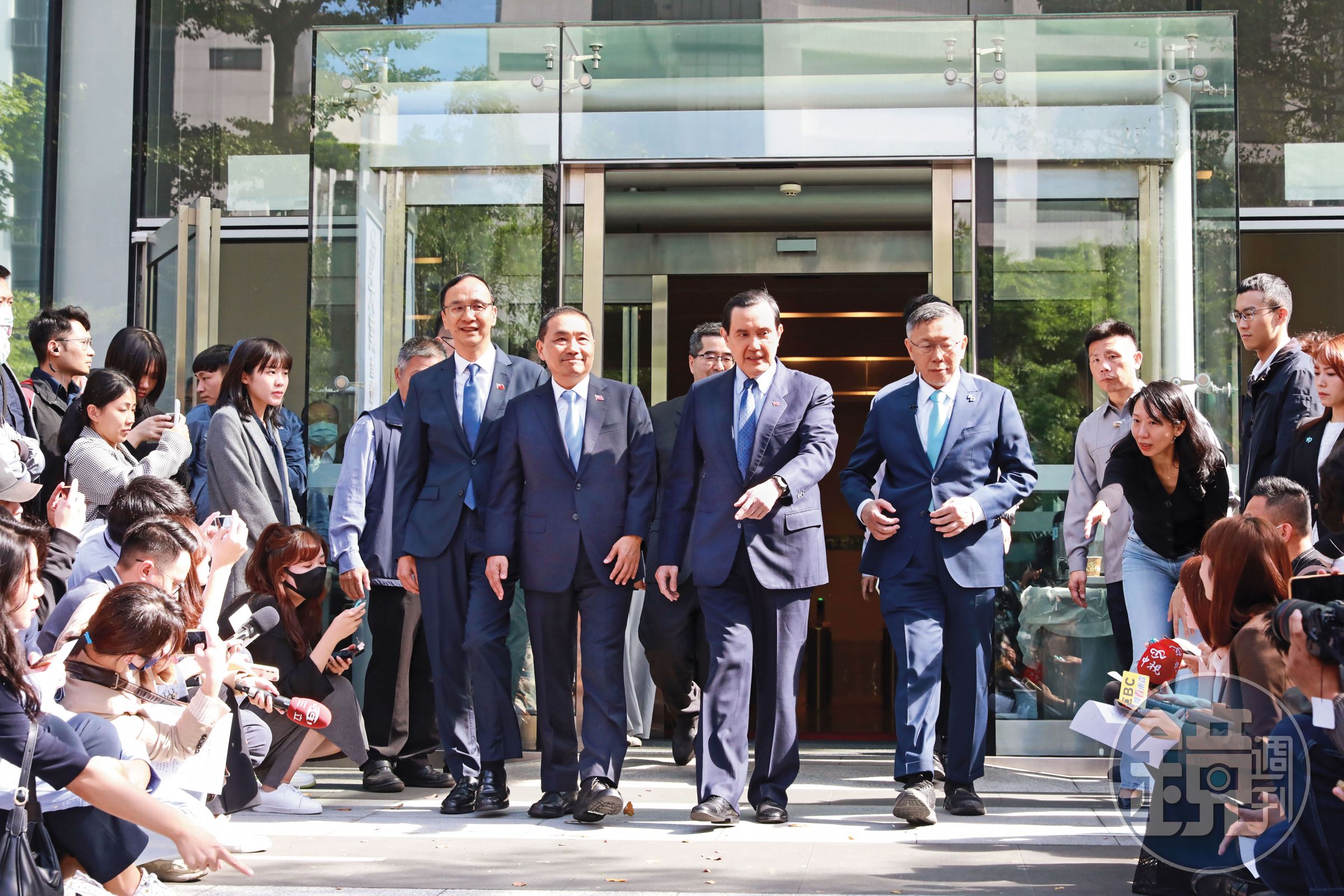 2024總統大選，藍白合一度有譜，最後因民調喬不攏而破局。