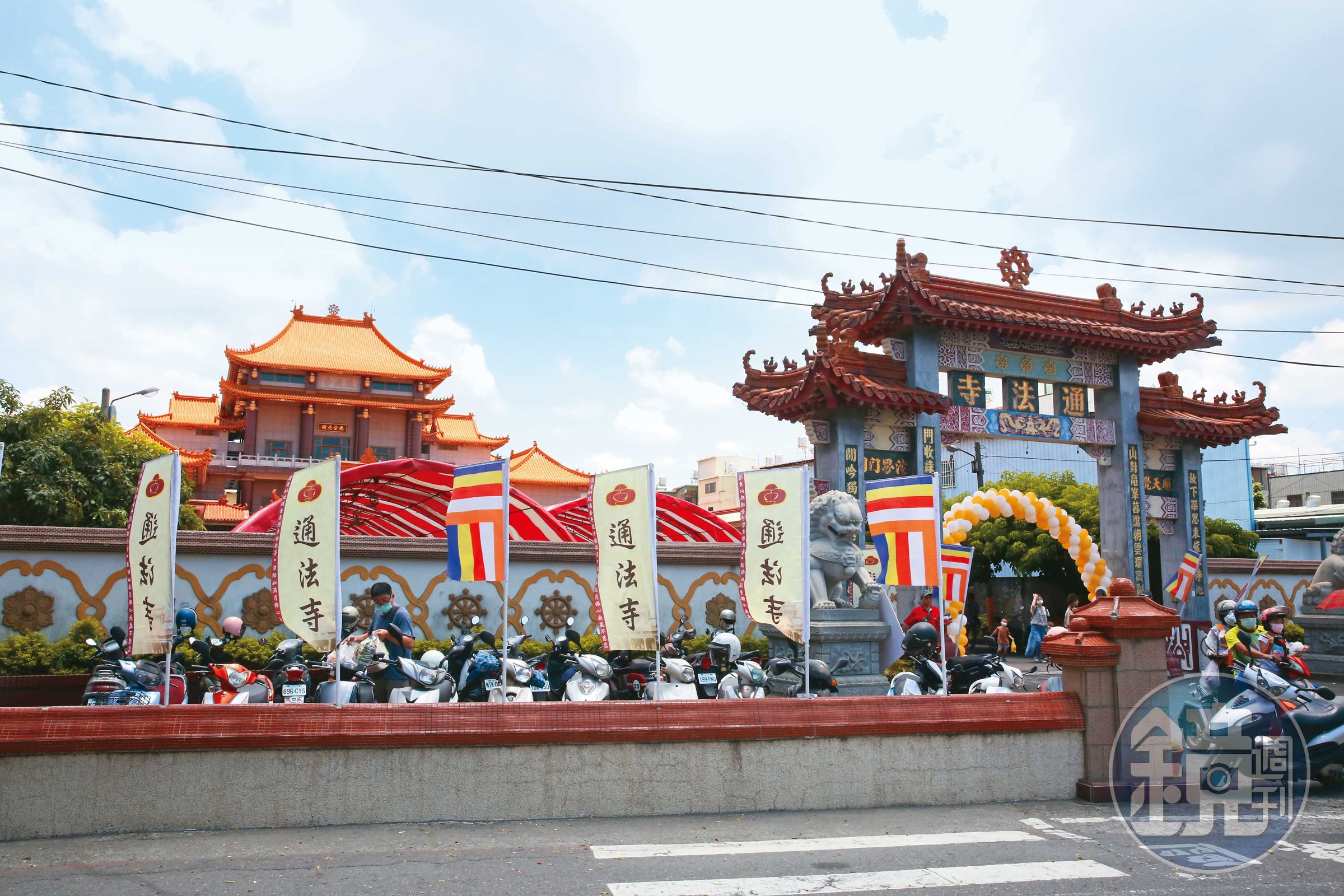 通法寺（圖）內藏一間女性專用套房，不但抽屜內有女性內衣褲，還發現印有林岱樺字樣的物品。