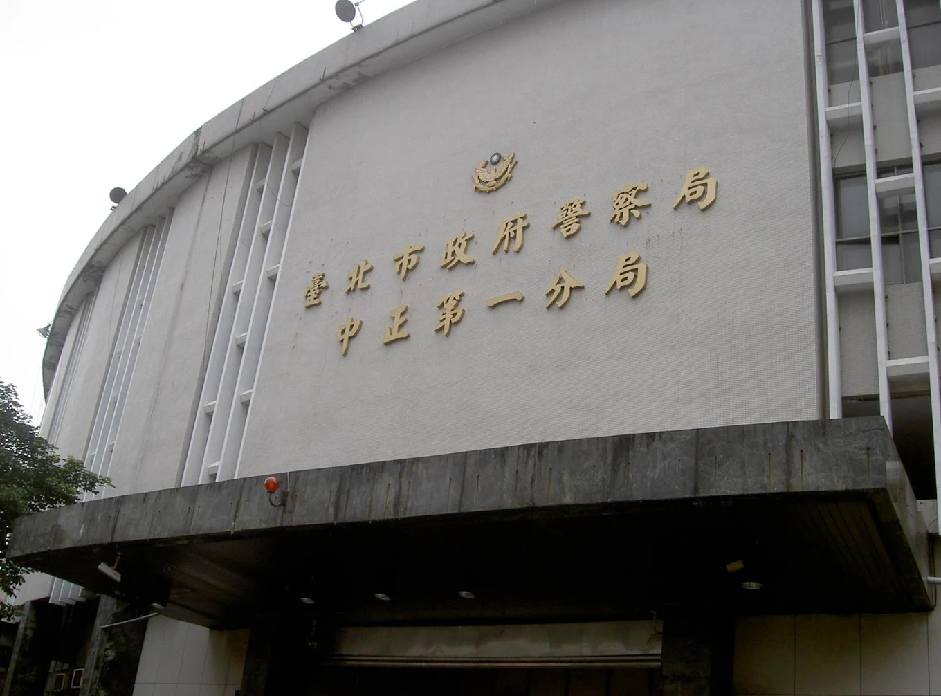 北市警局中正一分局36歲女警陳芊雯，4月中旬喜迎女兒「安安」，卻在產後因失血過多離世，就連全國模範警察也來不及領獎。（翻攝 Google Maps）