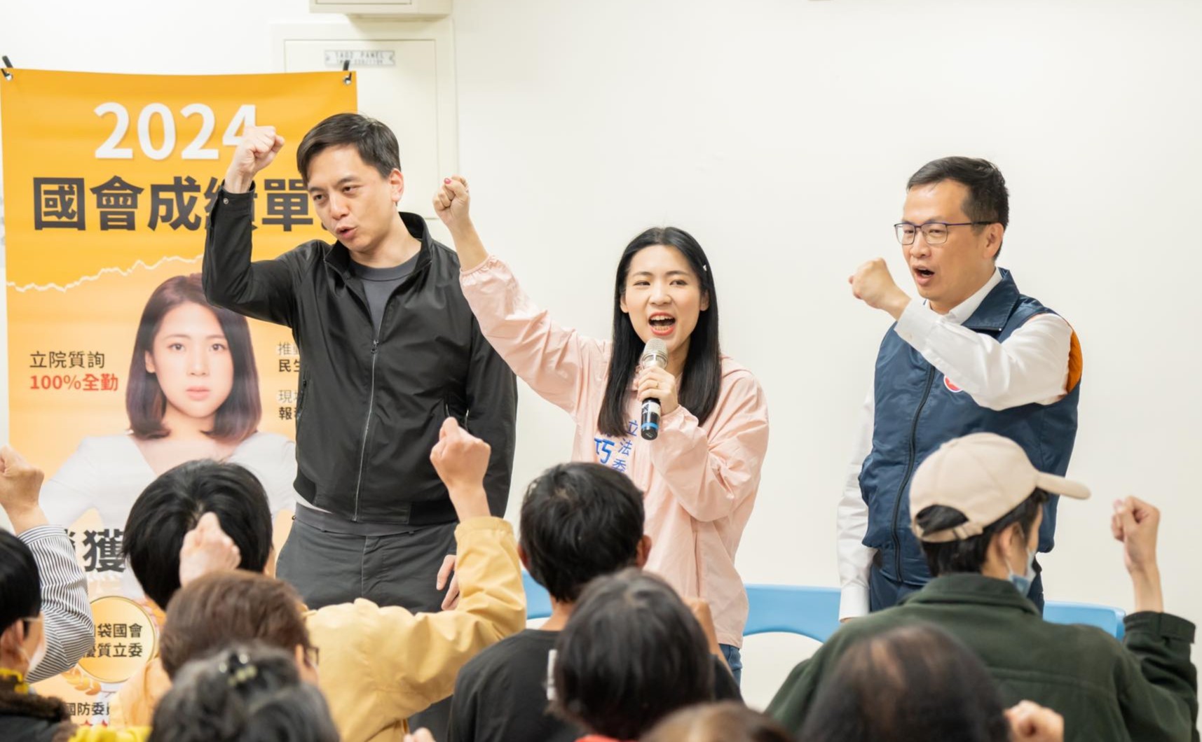 牛煦庭昨和徐巧芯、羅智強同台反制罷免，繼羅智強成台北首位二階罷免連署過門檻的立委，牛煦庭今也成為桃園首位達標的立委。（翻攝自牛煦庭臉書）