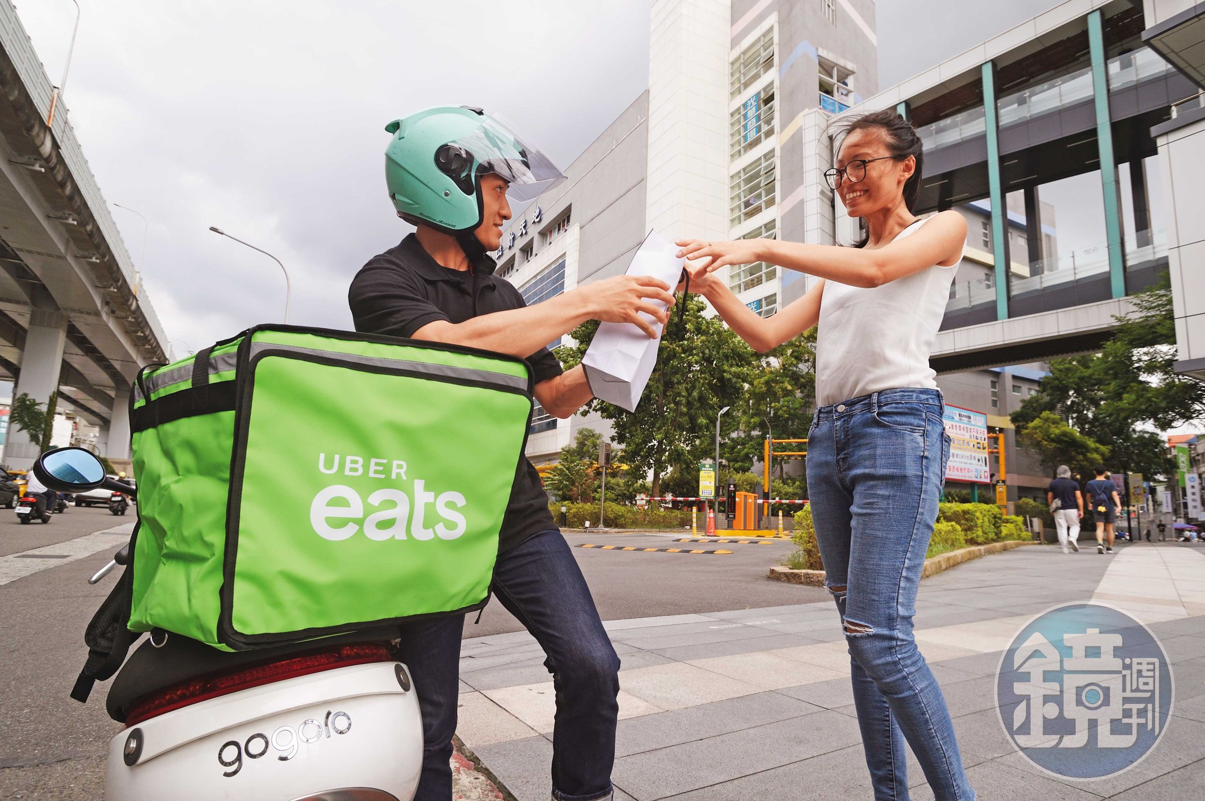 Uber Eats買熊貓的合併案遭業者質疑壟斷生鮮外送市場。