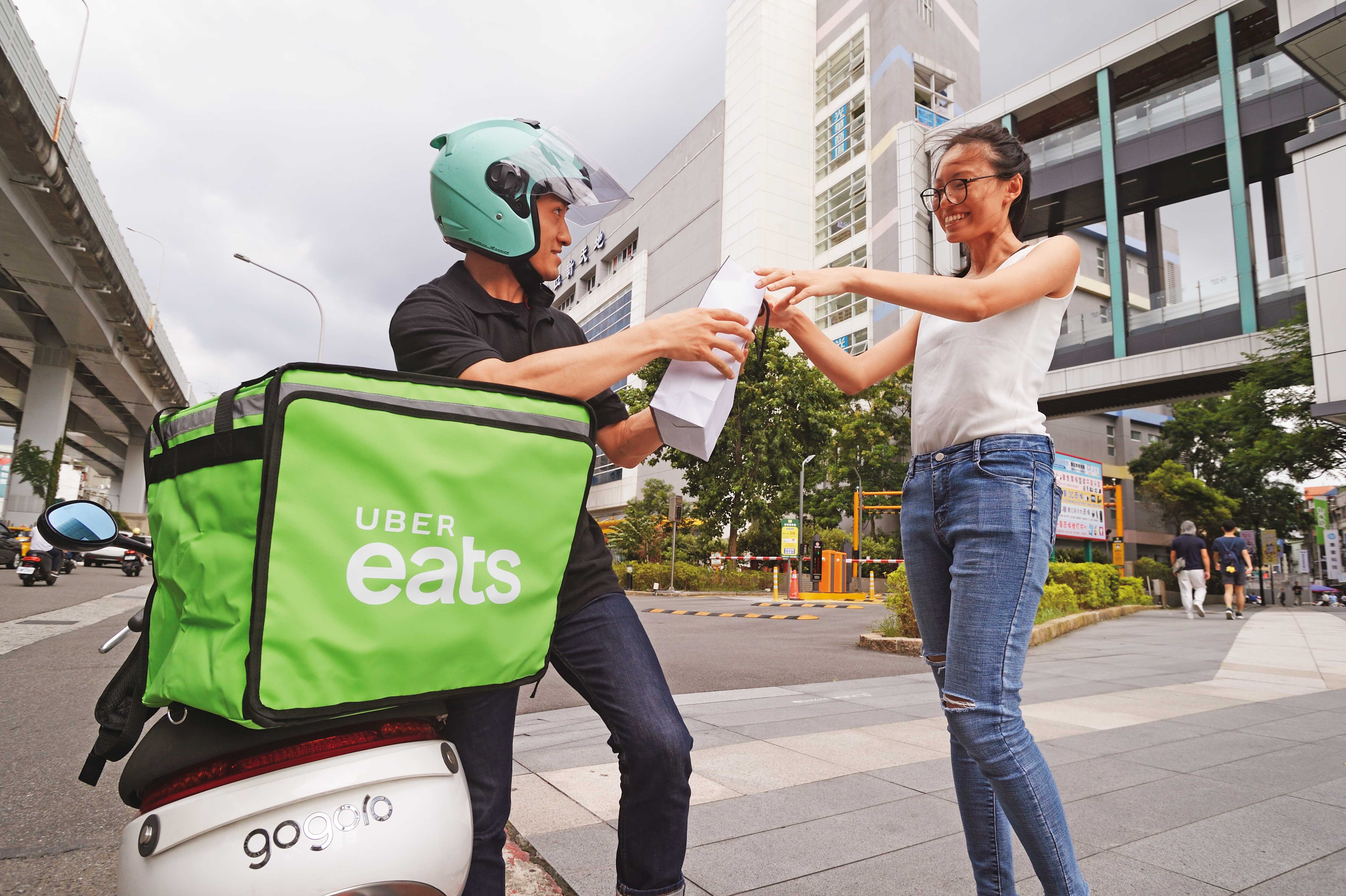 Uber Eats買熊貓的合併案遭業者質疑壟斷生鮮外送市場。