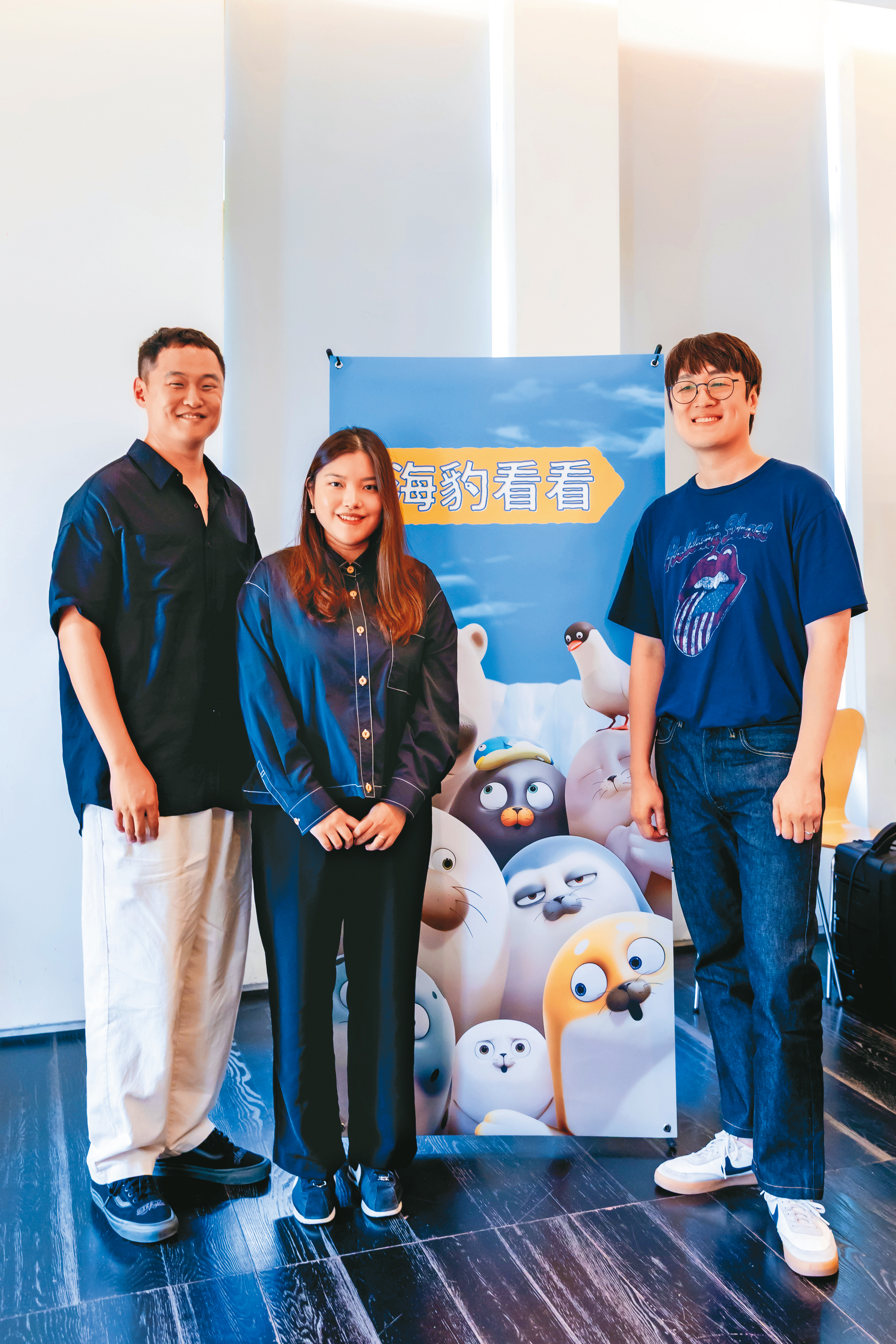 《海豹看看》導演安秉旭（右）、高台旭（左）和The Pinkfong Company海外事業部門的資深經理金韓娜（中）受小公視之邀來台，分享《海豹看看》走紅祕辛。（小公視提供）