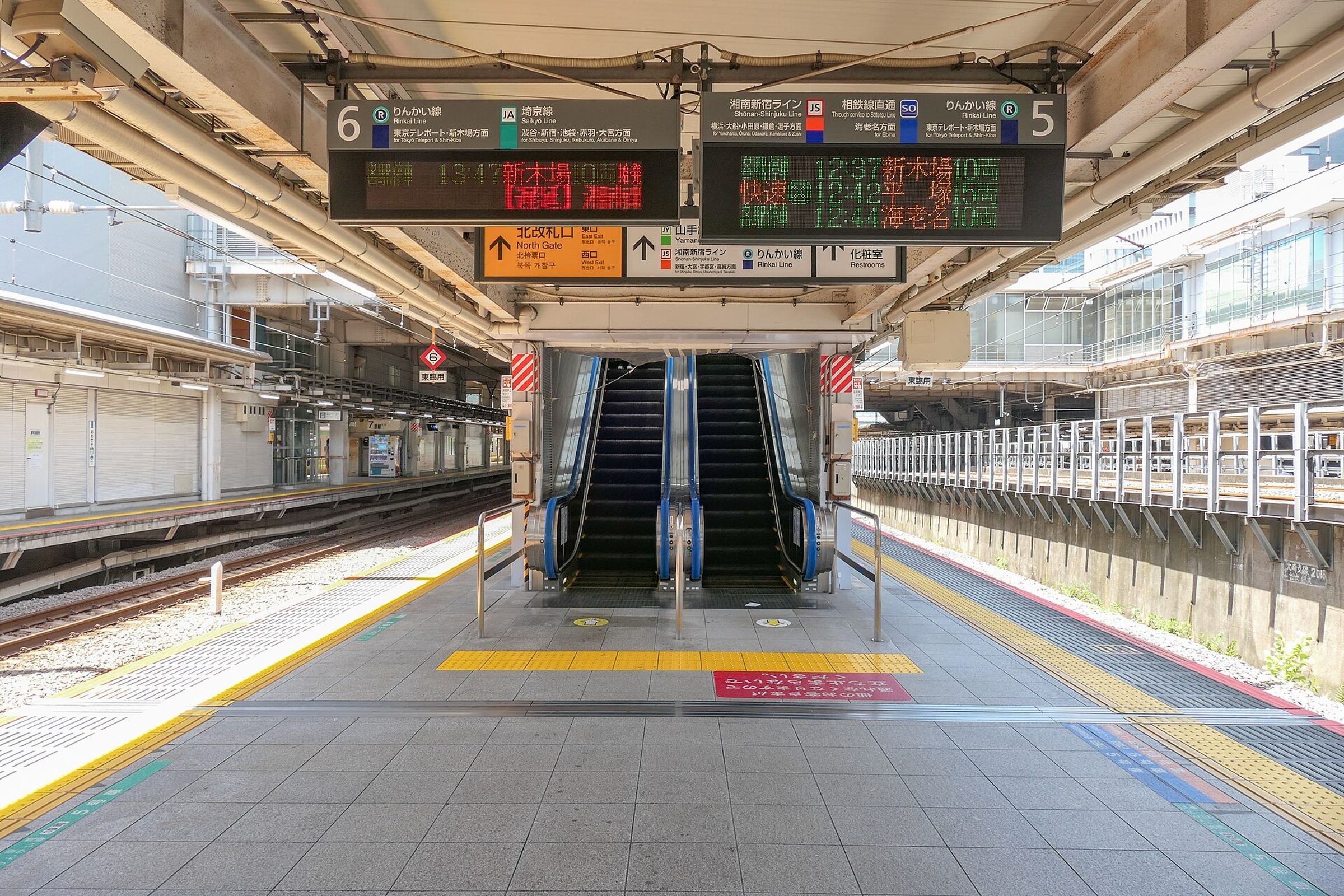 大崎車站今日上午發生一起癡漢事件,年輕男子涉嫌伸出魔爪;大崎車站示意圖。(翻攝自維基百科/MaedaAkihiko攝)