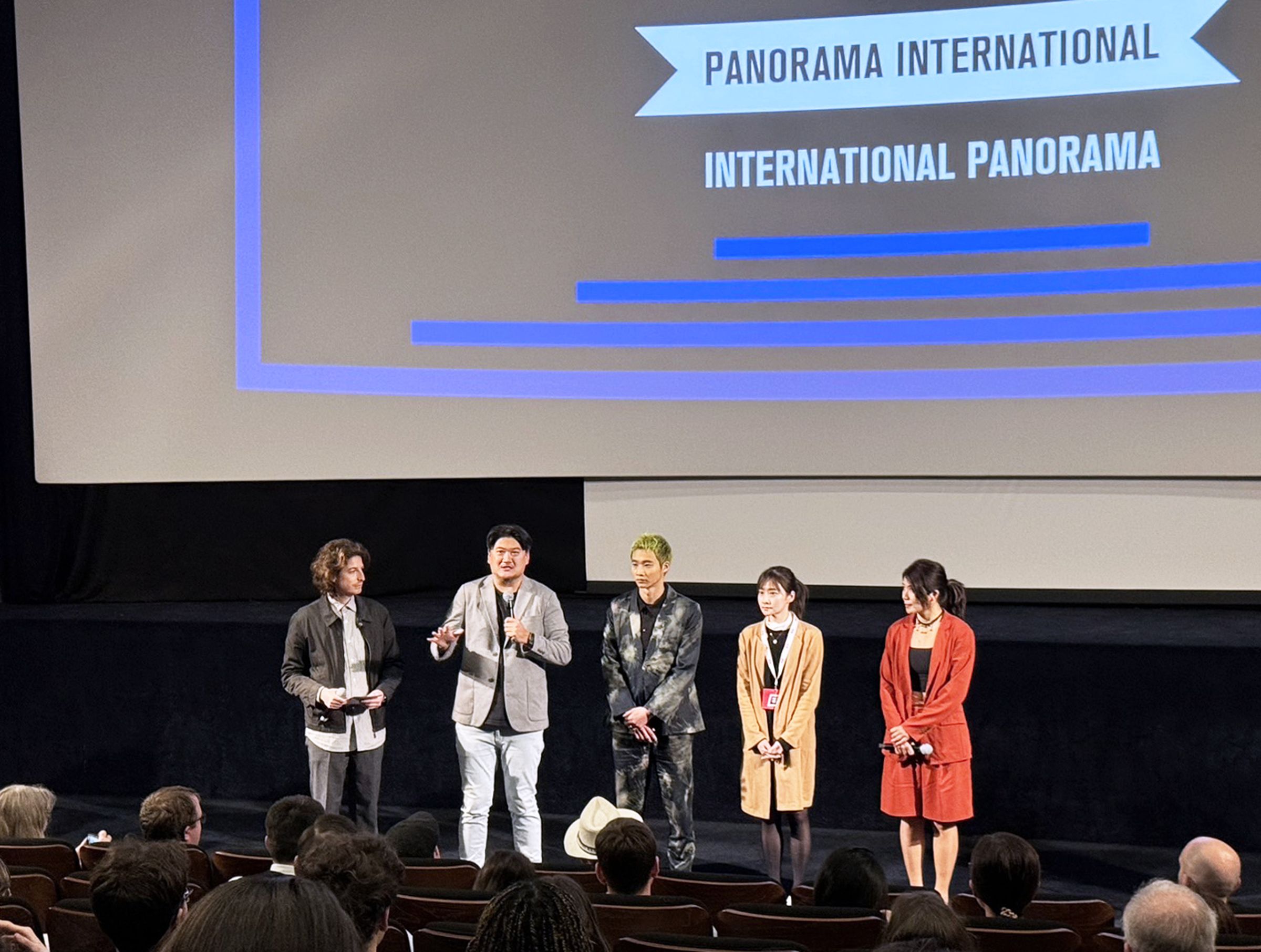 《聽海湧》導演兼製作人孫介珩（左二起）、黃冠智、編劇蔡雨氛、製作人林佳儒出席映後座談，與國際觀眾交流。（公視提供）