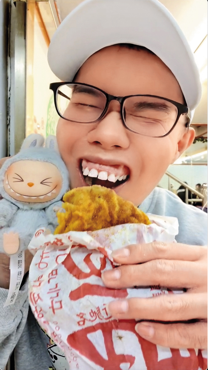 試區分Labubu與鄧佳華之不同。左邊是Labubu，右邊是7bubu。（翻攝自鄧佳華IG）