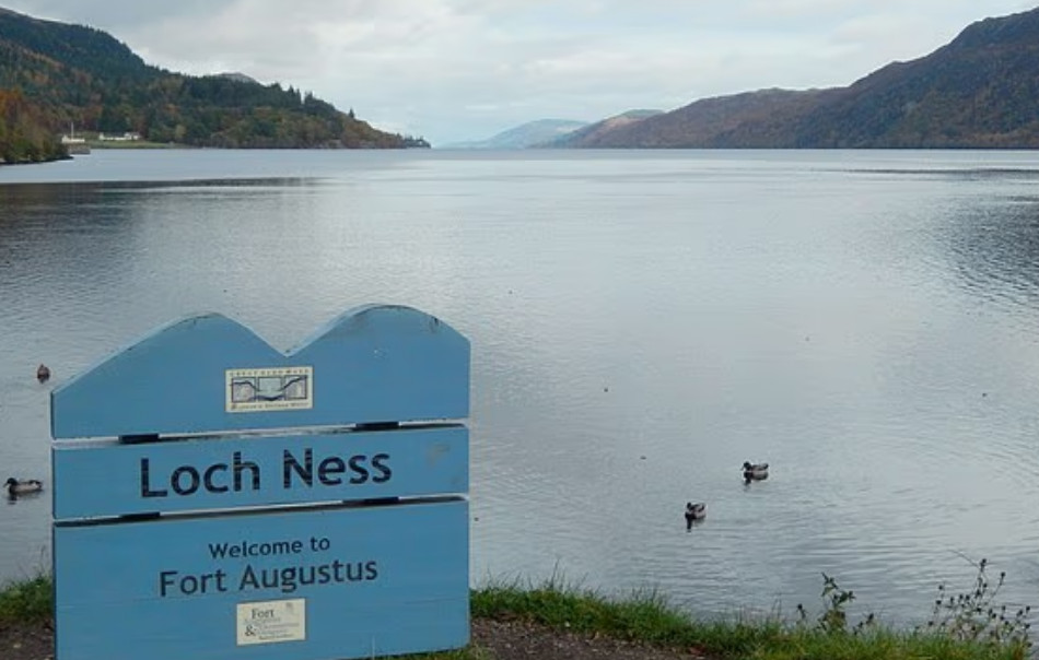 蘇格蘭尼斯湖水怪的傳說眾說紛紜，時常傳出有人目擊水怪的消息。（翻攝X@TrueCrimeUpdat）