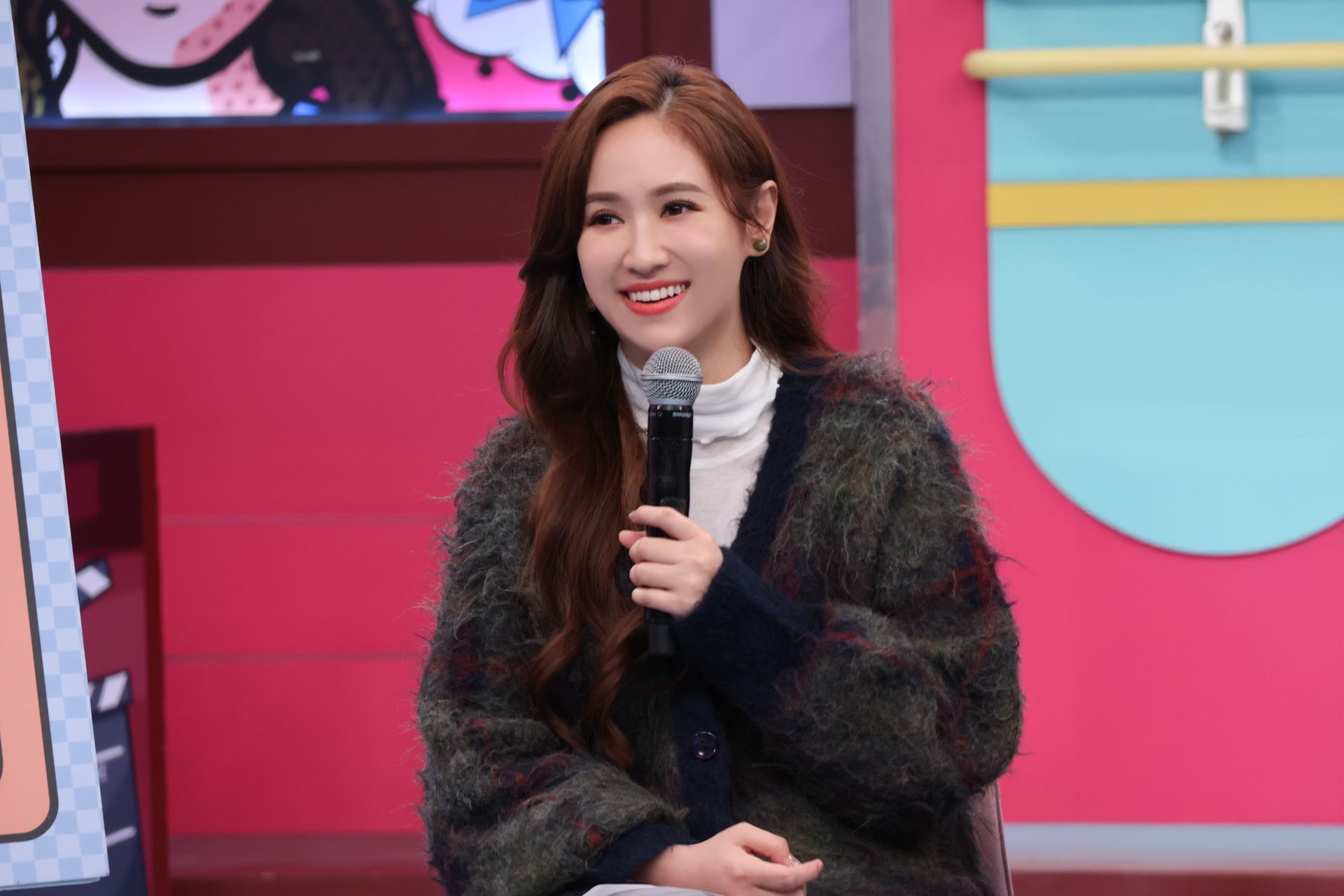 Sandy出道以來長相經常被網友拿來比較。（中天提供）