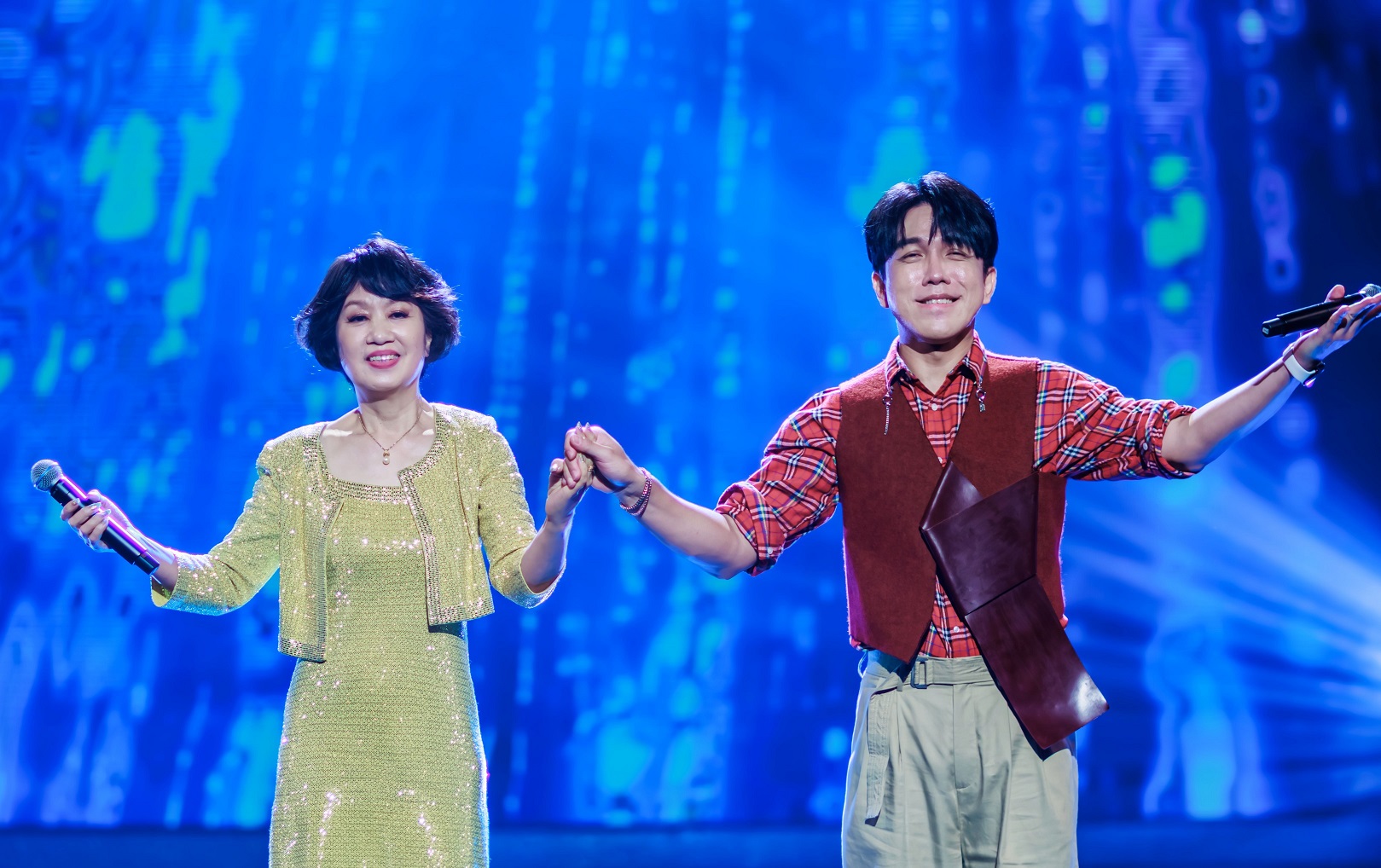 林淑容(左)睽違12年上綜藝節目錄影。(中視提供)