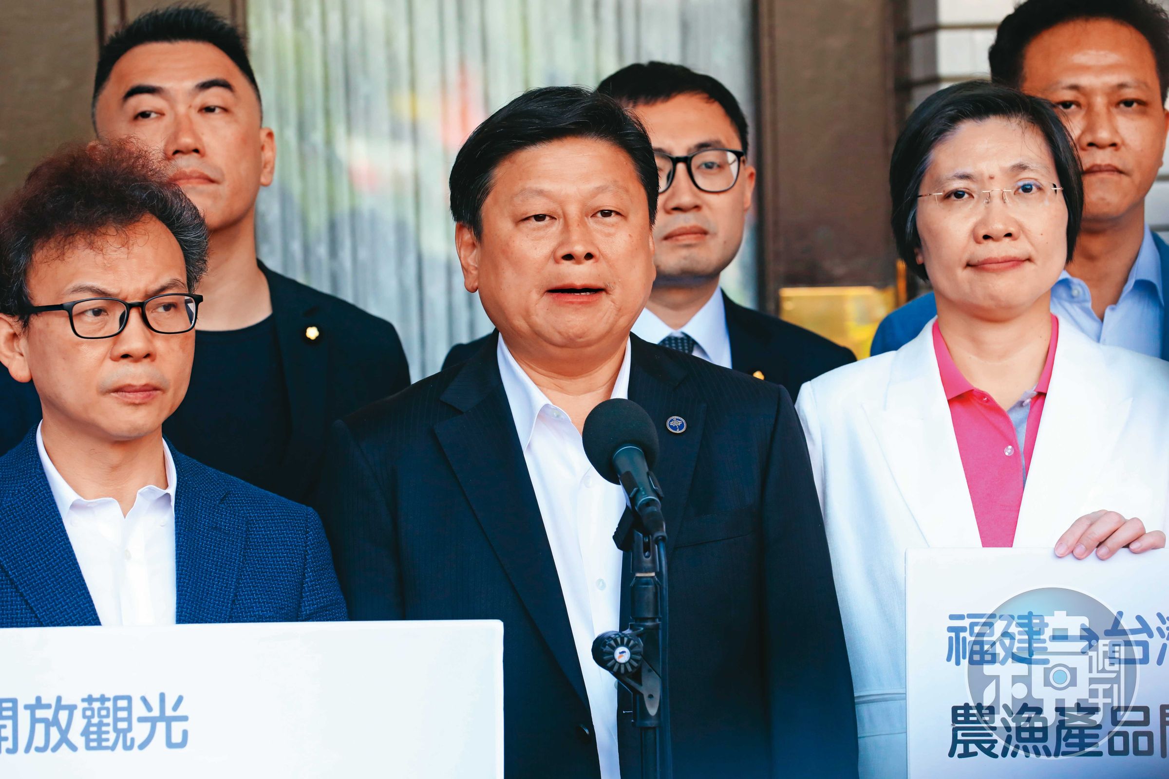 立法院開議期間,國民黨團總召傅崐萁仍執意率眾立委赴中國參訪。