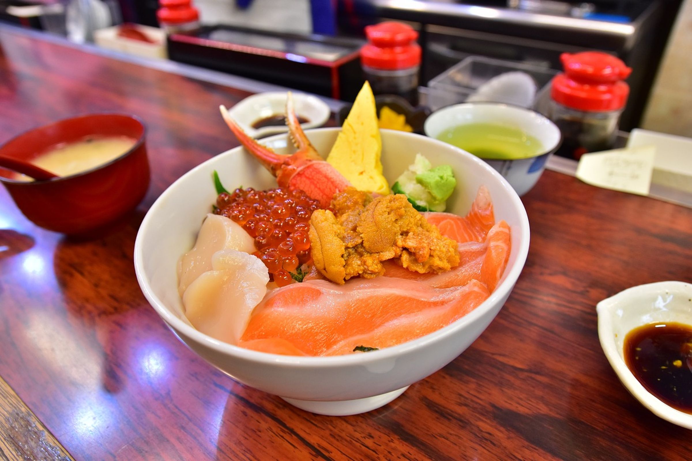 專家警告5大食物「不宜生吃」,其中包含生魚片。示意圖。(翻攝自pixabay)