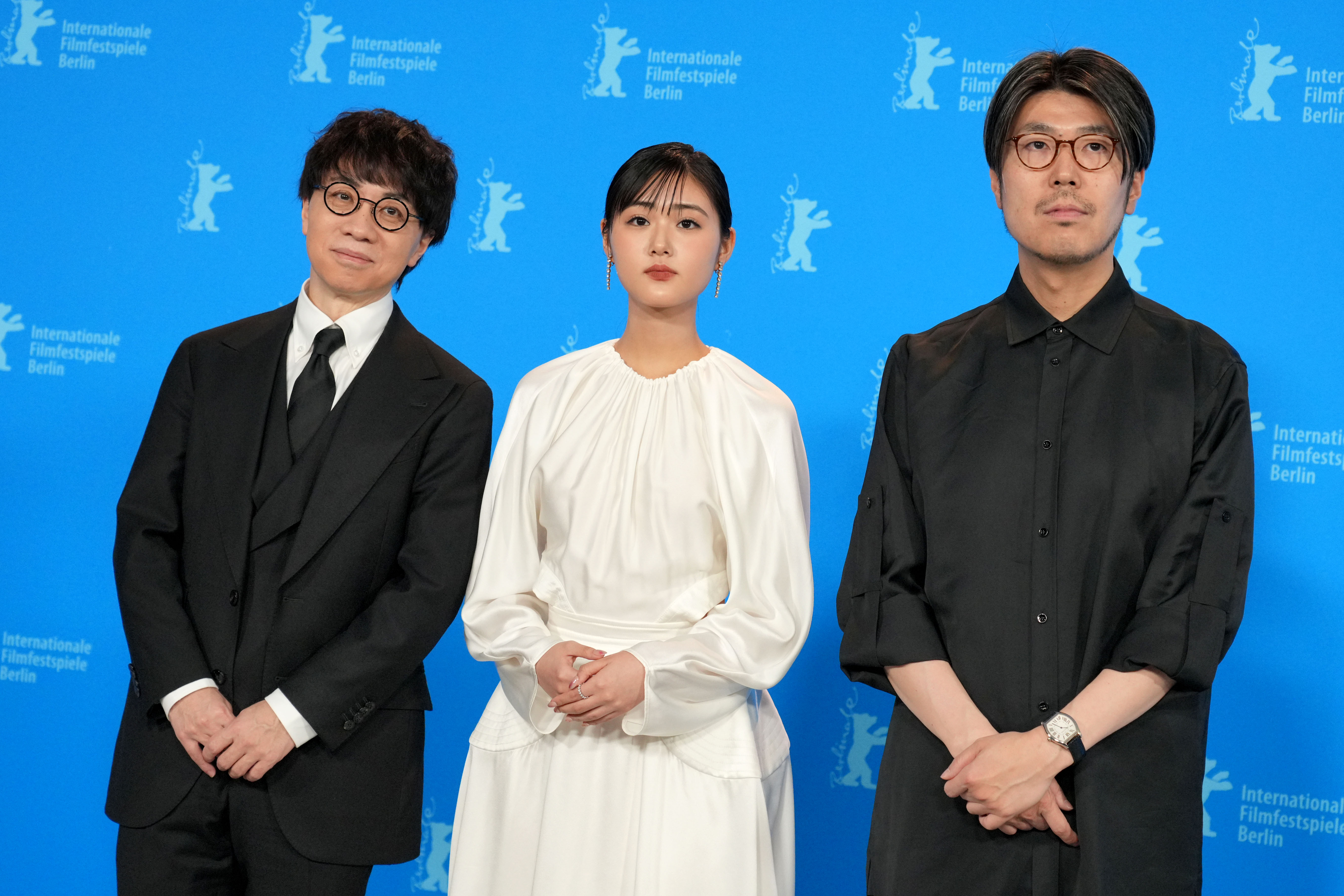 《鈴芽之旅》今年入圍柏林影展競賽片，監製川村元氣（右起）、配音原菜乃華、導演新海誠赴德國參與盛會。（東方IC）