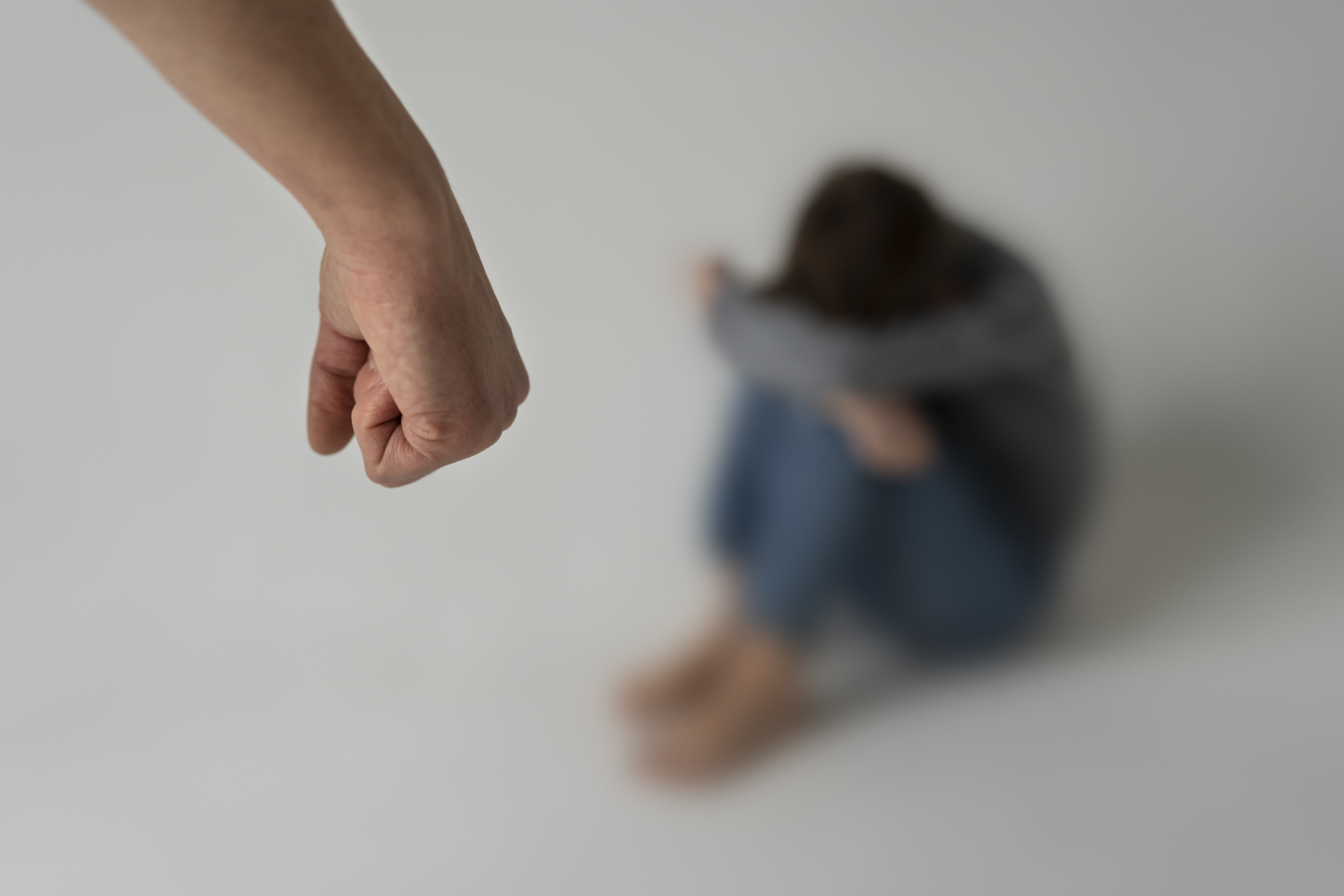 新北「最渣恐怖情人」劈腿3少女，強逼竹筷插下體、菜刀敲頭下場曝光。（示意圖；Ｍagnific）