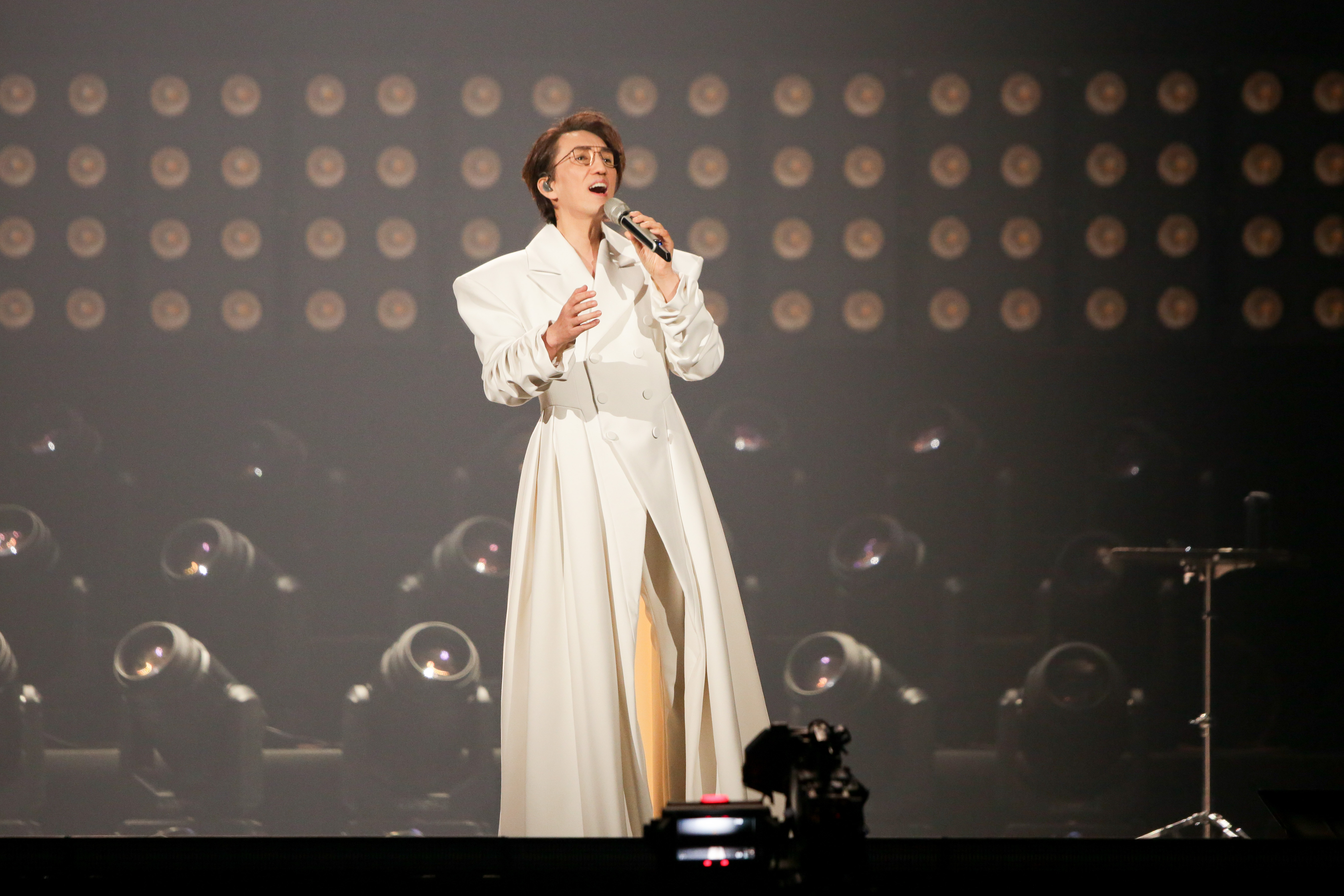 時隔一年，林志炫在小巨蛋舉辦《ONEtake2.0 我忘了我已老去》演唱會。