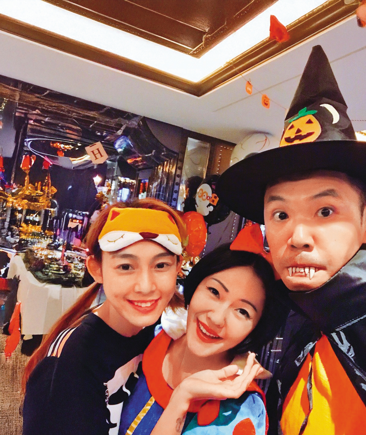 好友黑人陳建州（右）認為小S（中）戒酒後氣色更好，但未聽說有生病狀況。左為范瑋琪。（翻攝自小S微博）