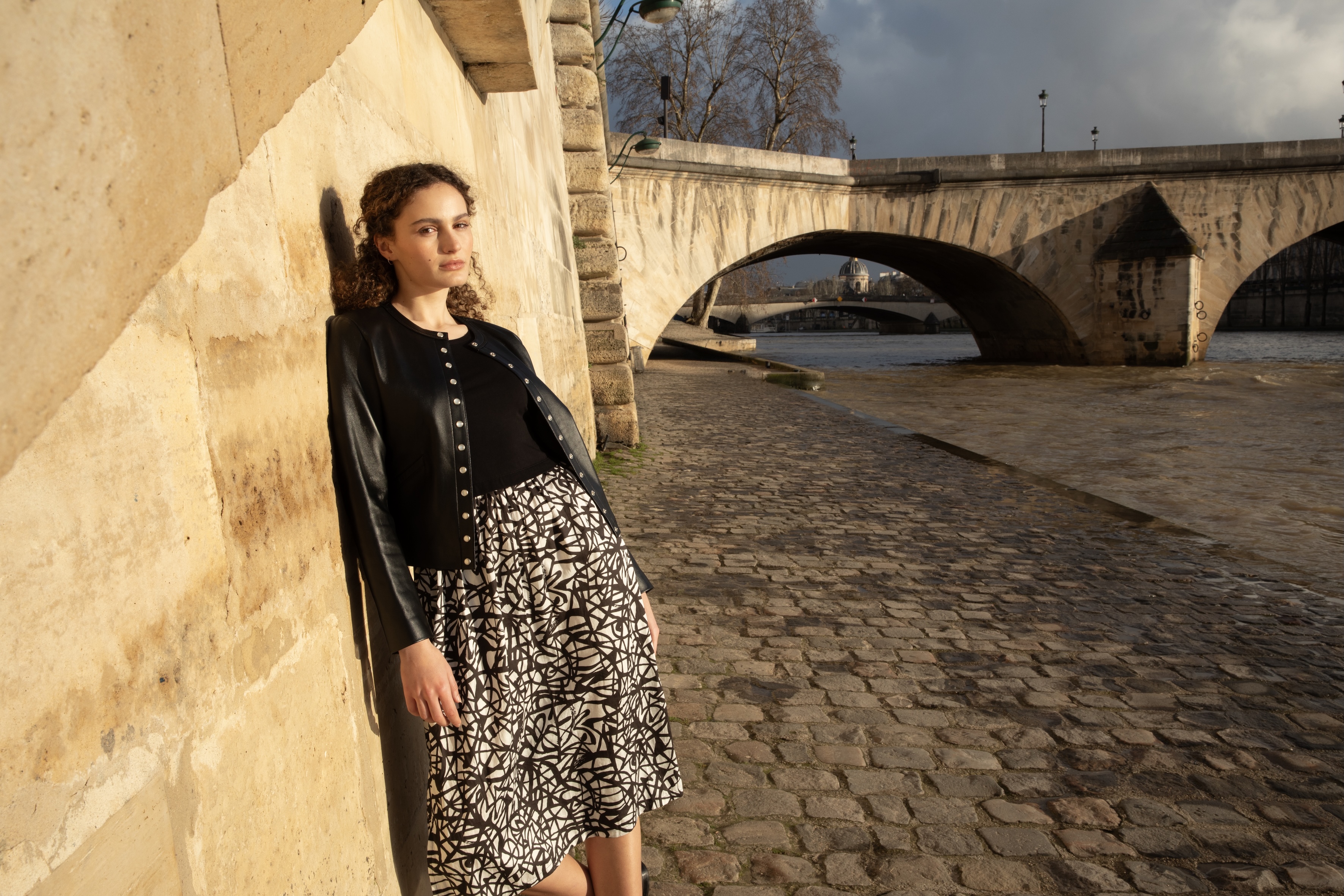 Snap Cardigan是agnès b.的代表經典款。（agnès b. Taiwan提供）