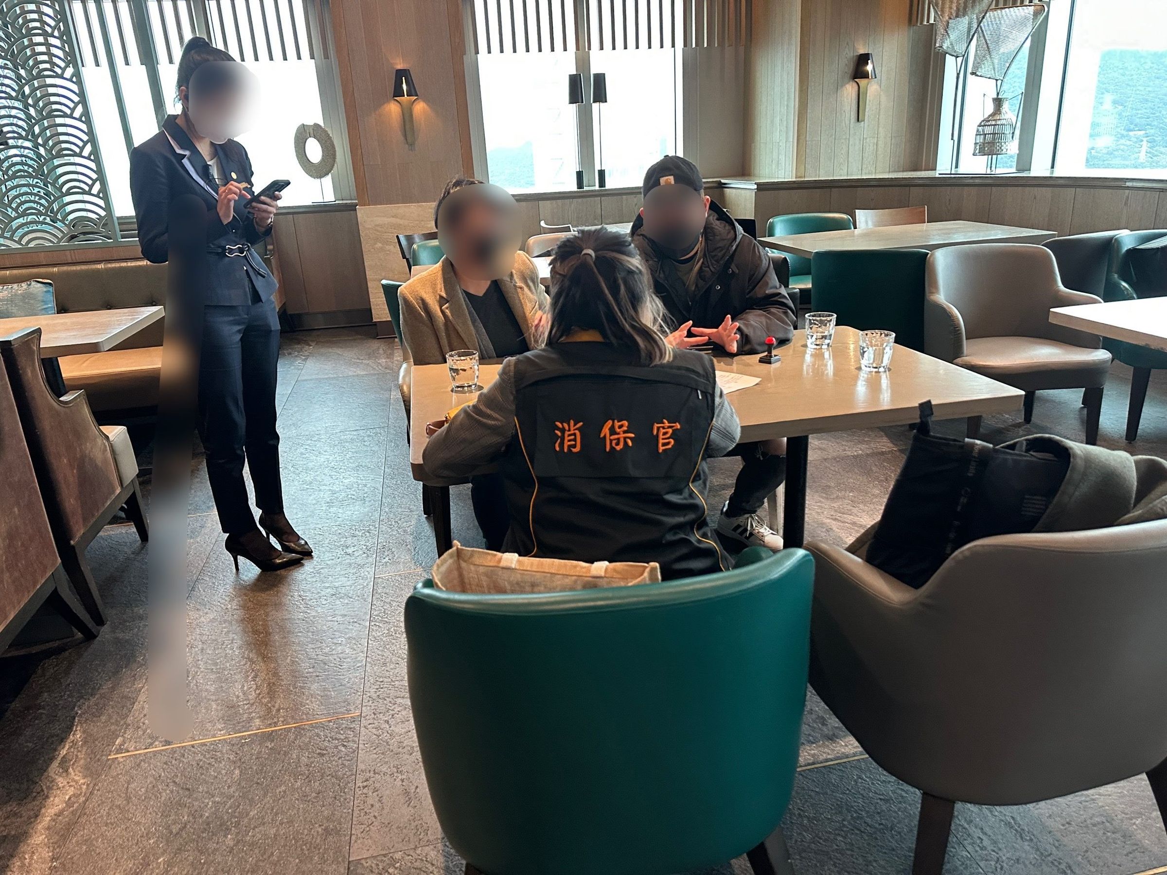 法務局消保官至饗饗稽查。(北市法務局提供)