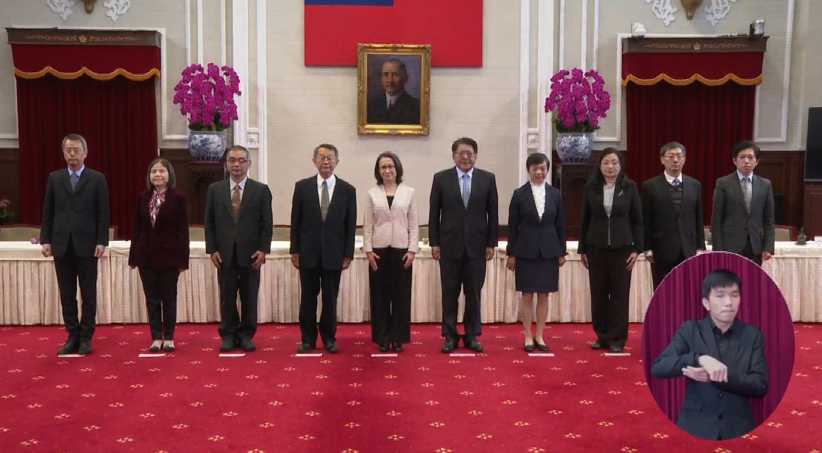 總統府今（21日）介紹司法院正、副院長及大法官被提名人。（翻攝自總統府發言人臉書直播）