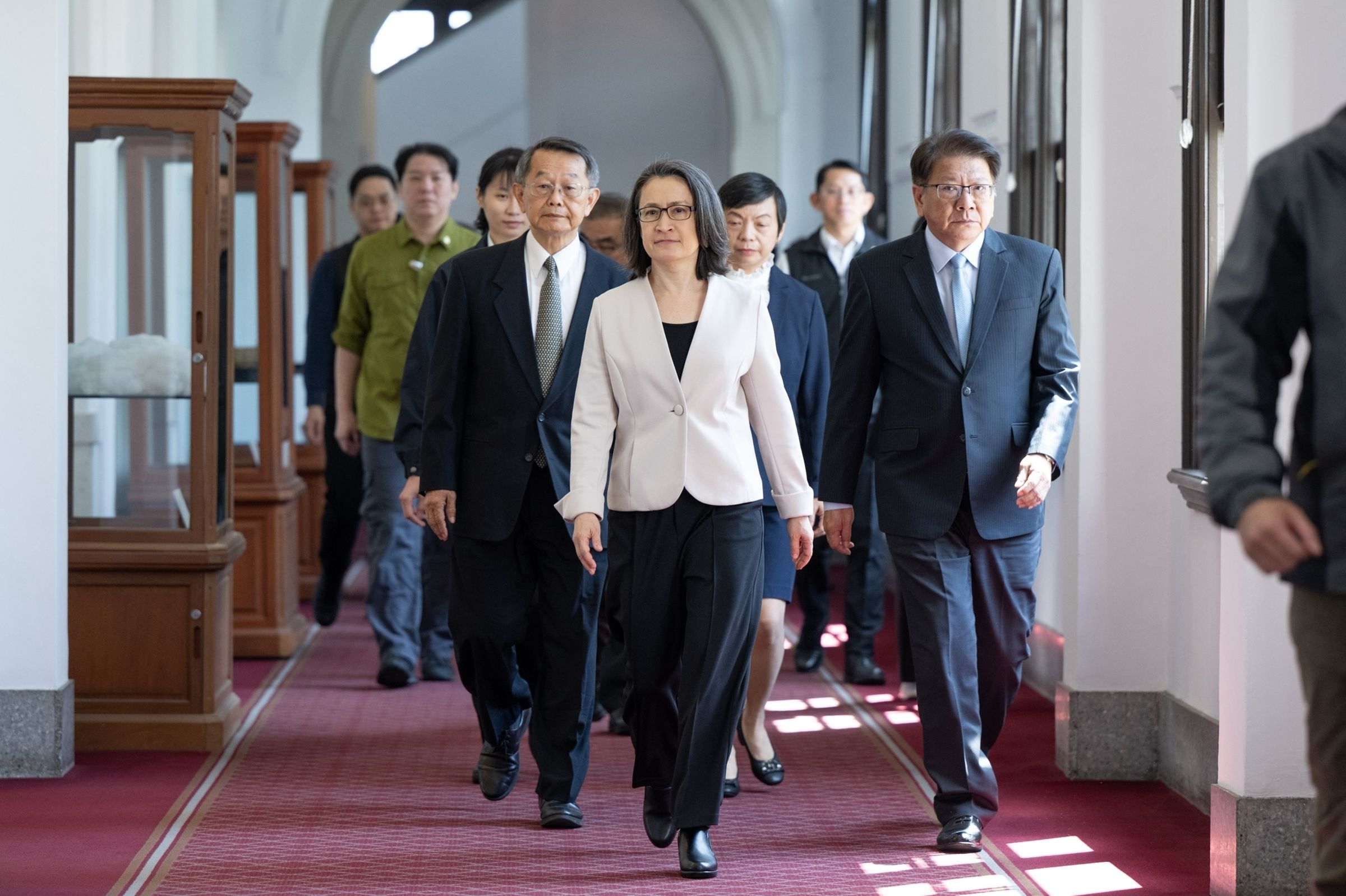 蕭美琴今率蔡秋明、蘇素娥等人召開大法官提名介紹記者會。(翻攝自總統府Flickr)