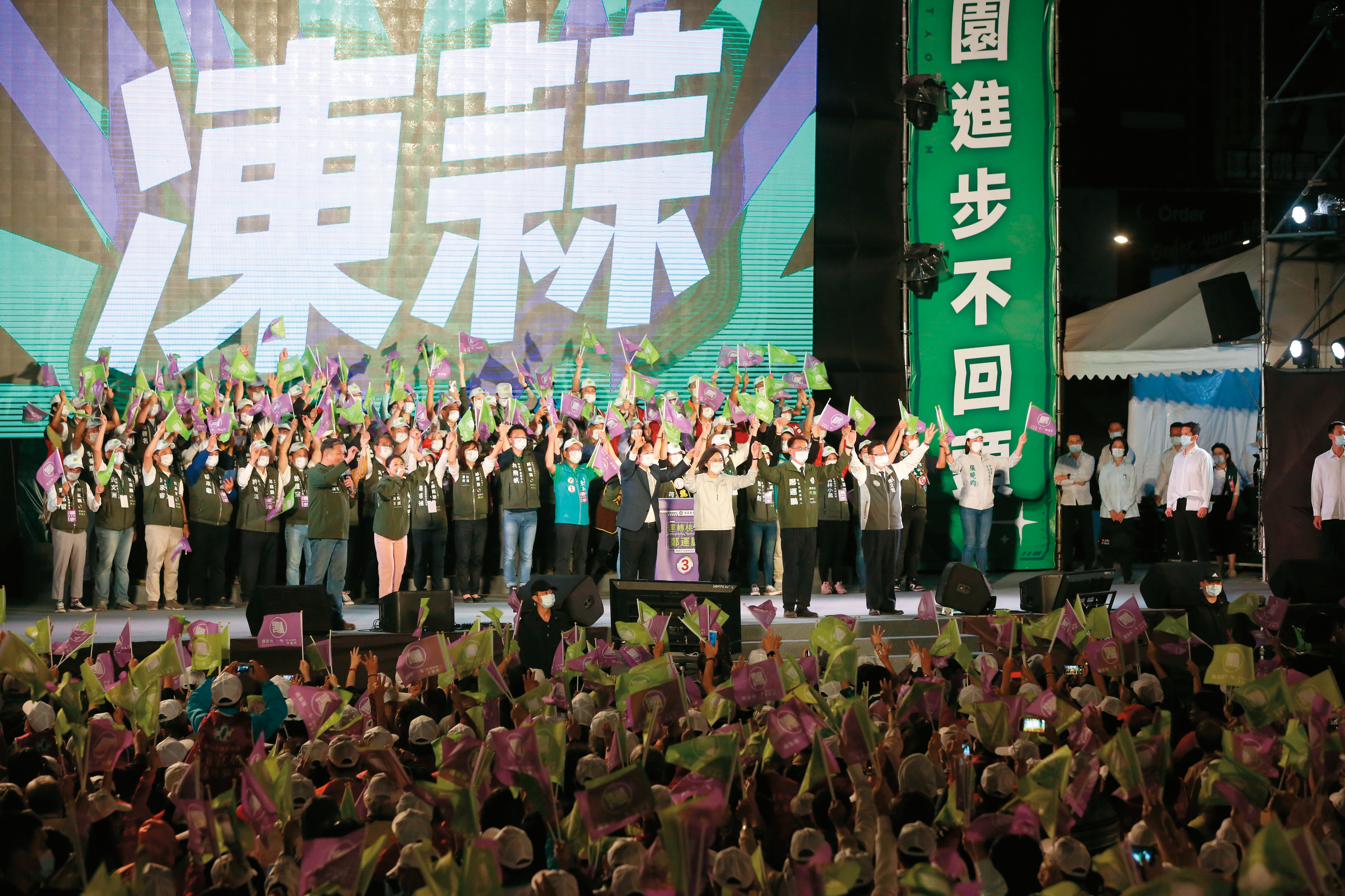 總統大選步入倒數階段，法人呼籲投資人可多留意包括台積電、AI及受惠政策利多的綠能族群。