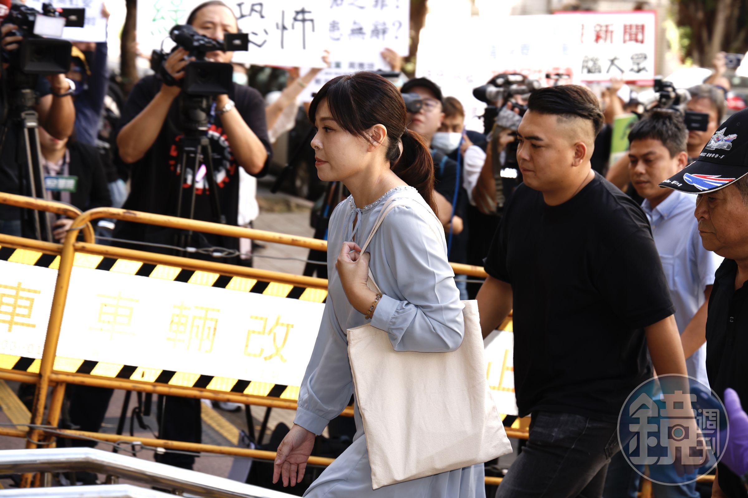 前新竹市長高虹安貪汙案二審開庭,她要求法院改判無罪。