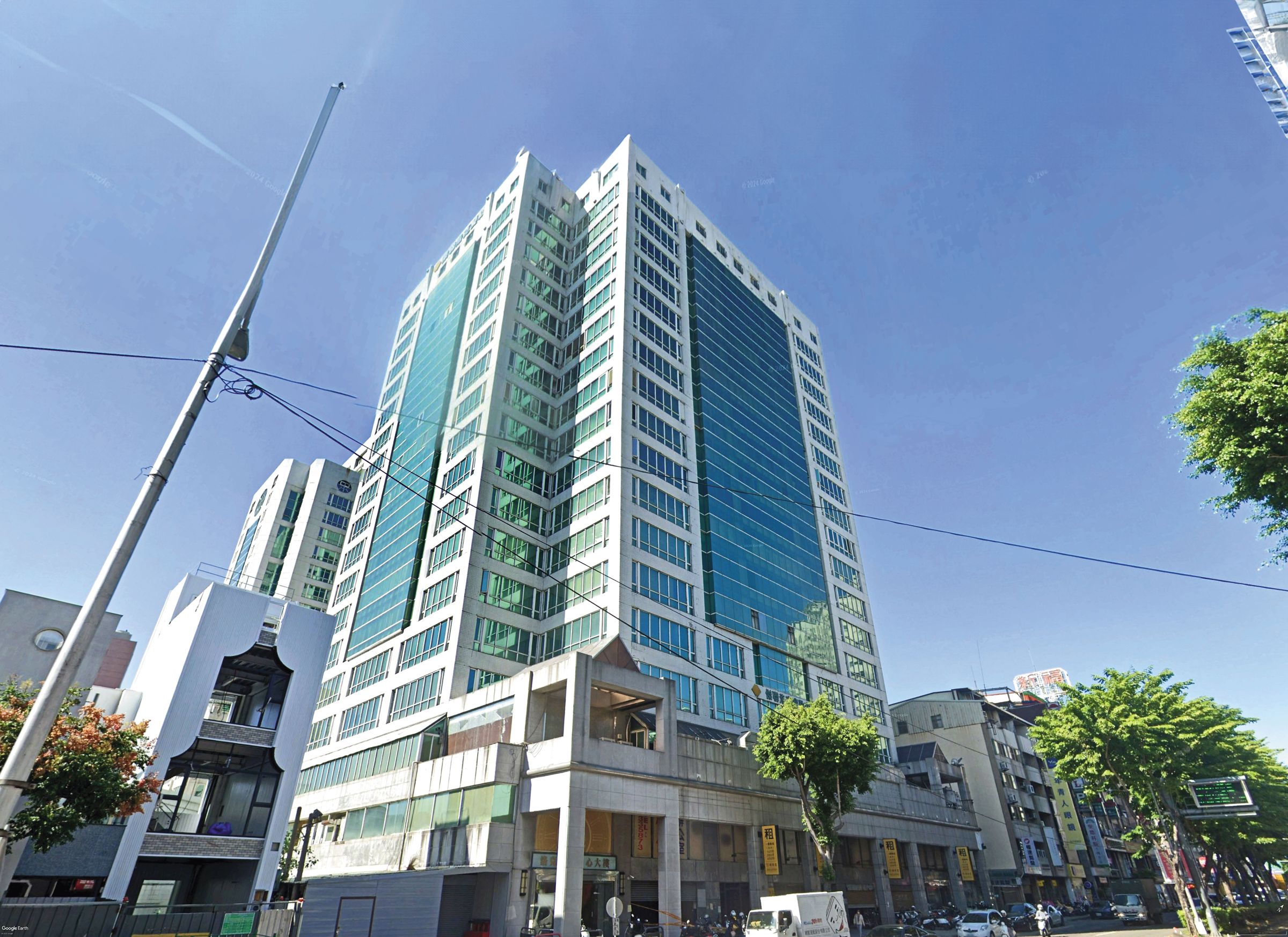 原輔堂集團旗下多間公司都登記在台中市崇德路一棟大樓內。（翻攝Google Maps）