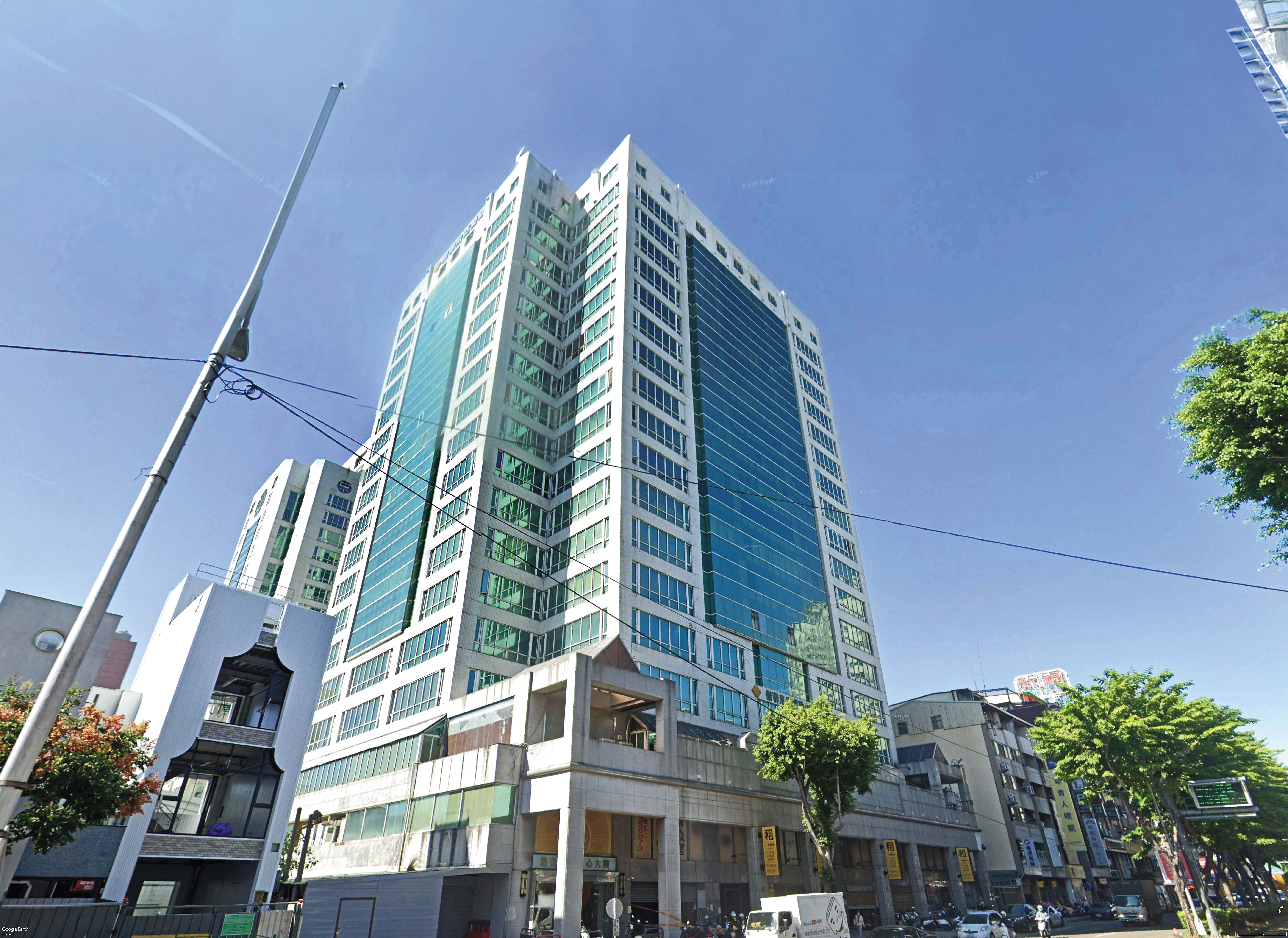 原輔堂集團旗下多間公司都登記在台中市崇德路一棟大樓內。（翻攝Google Maps）