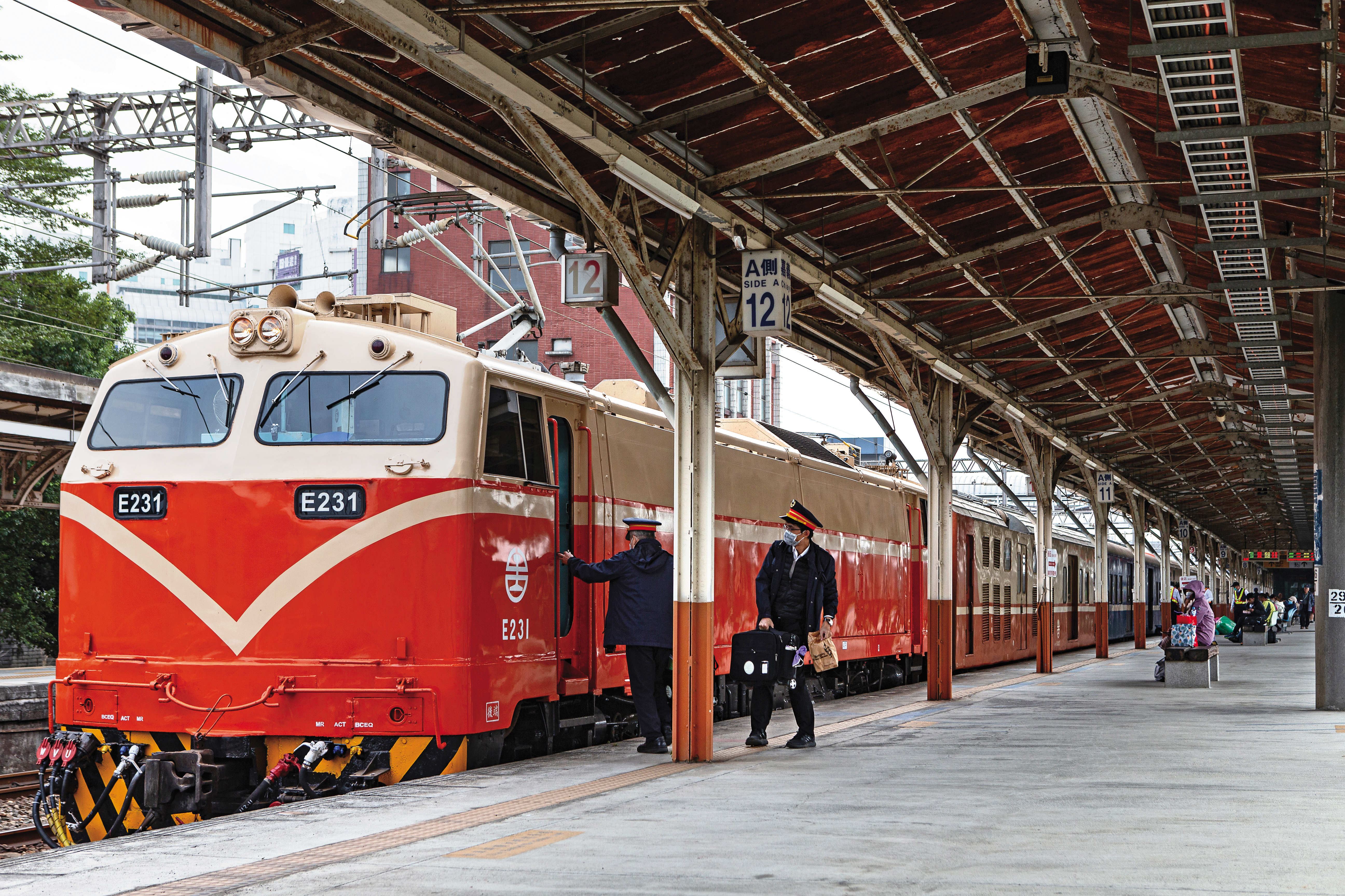 台鐵嘉義機務段爆發主管集體浮報津貼事件，引發基層不滿。圖非當事人。（傅子訓攝影）