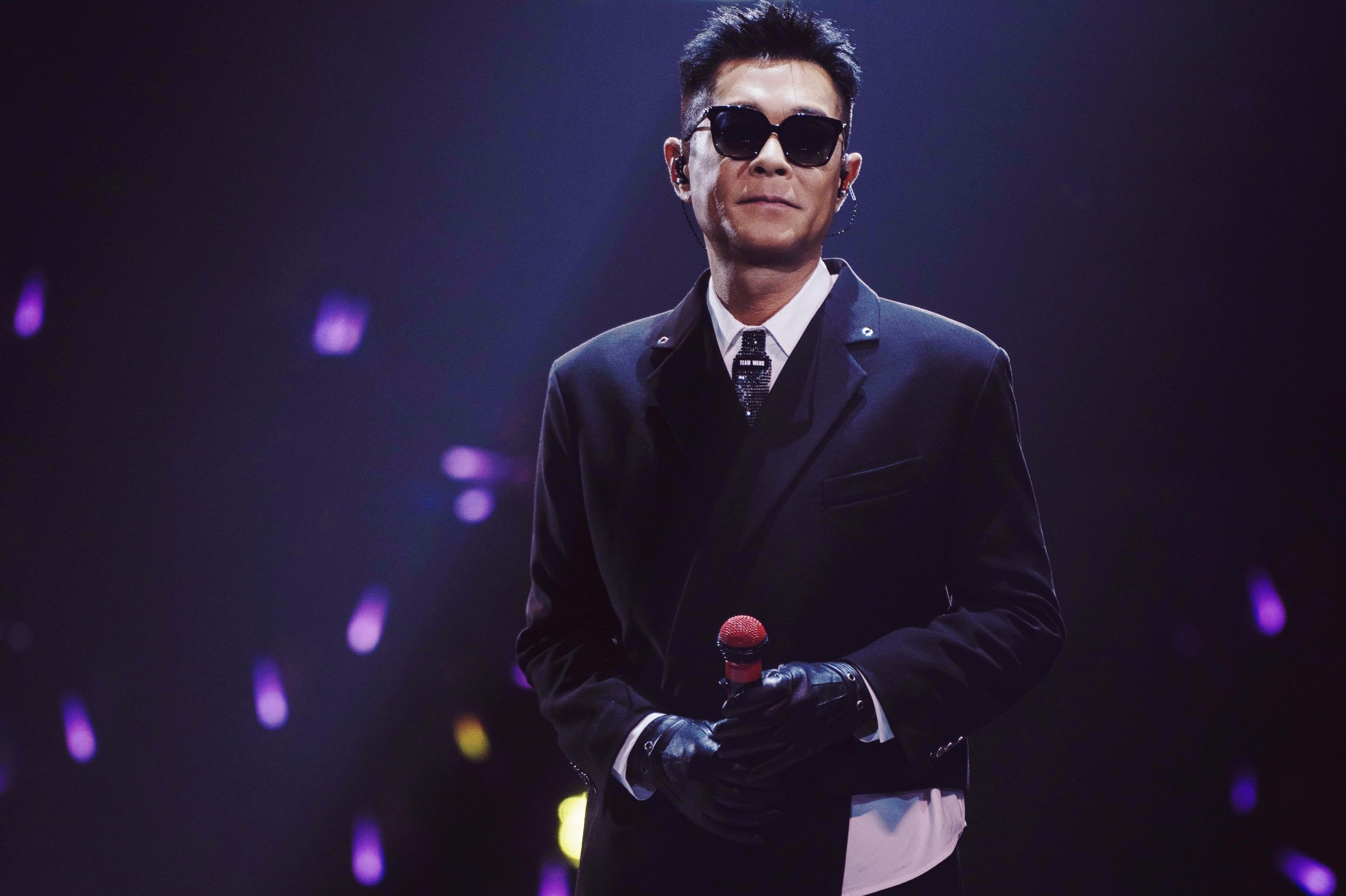 古天樂於紅磡體育館舉辦《LOUIS KOO MY FIRST SHOW》，穿上由王嘉爾親自操刀設計的戰袍。（TEAM WANG design 提供）