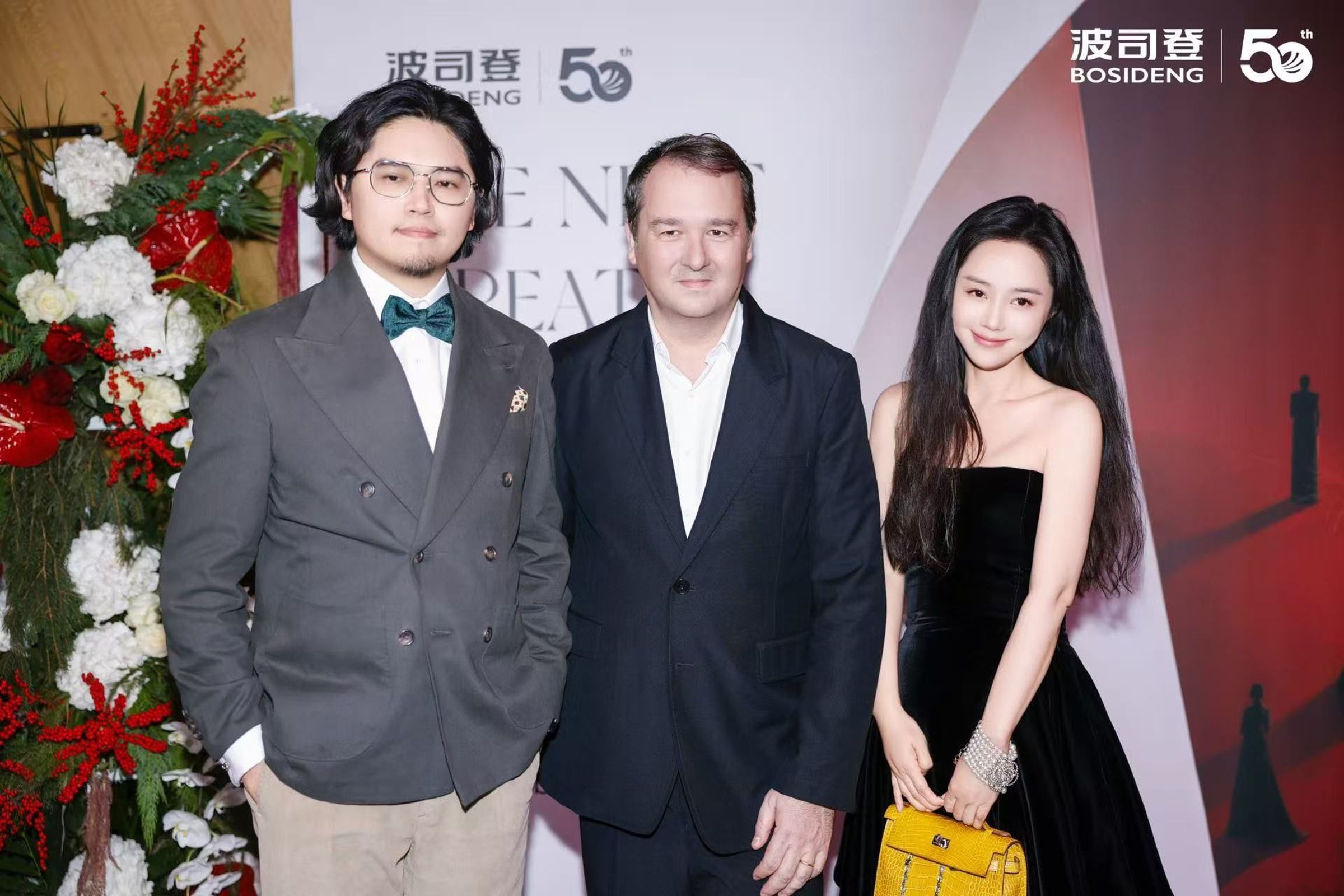 波司登在巴黎時裝週帶來50週年大秀,左為波司登副總裁高健庭,右為波司登副總高曉虹。(波司登提供)