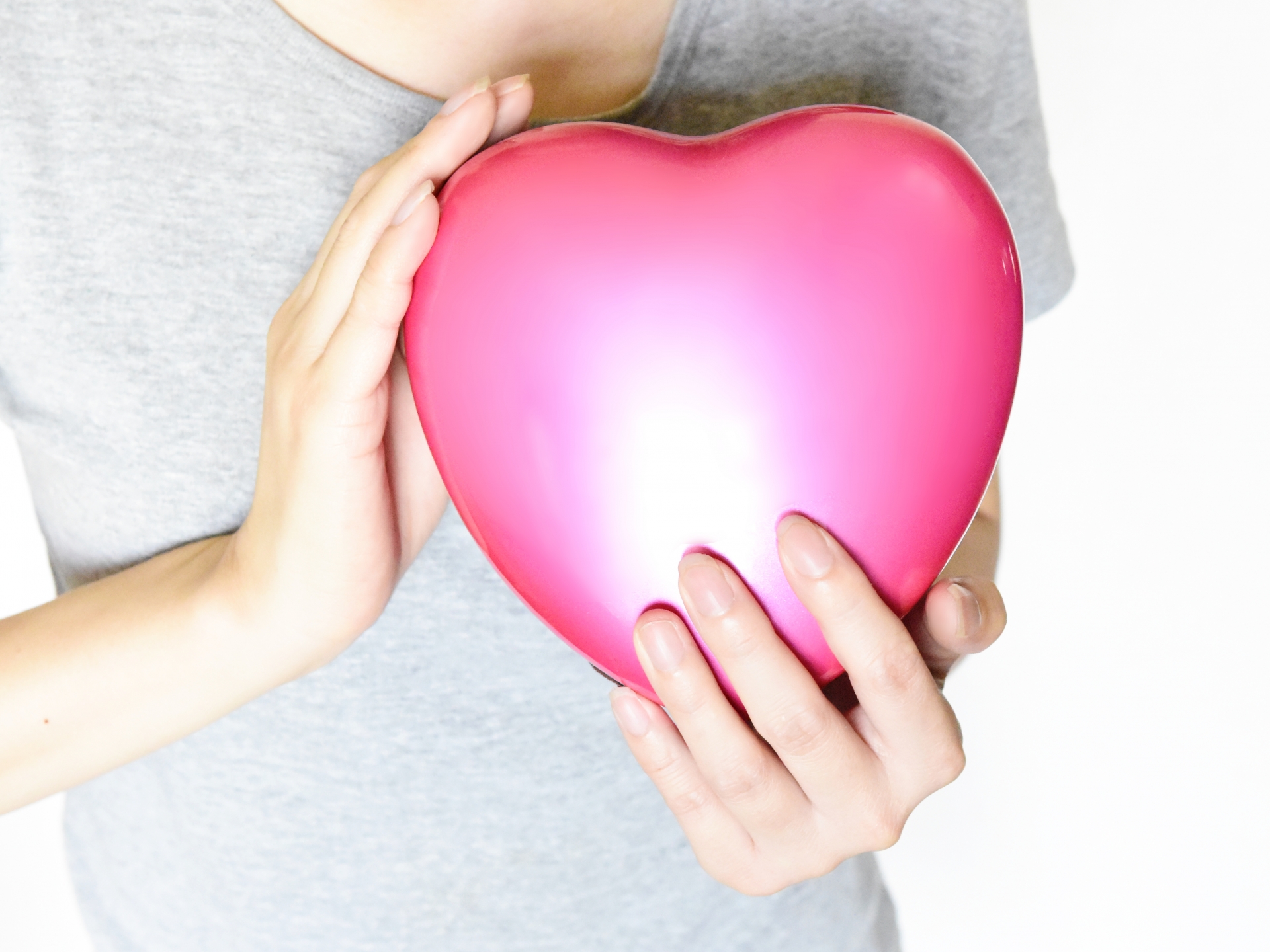 一名中國女大生突然自信心爆棚，認為周邊男生都喜歡她，瘋狂跟不同男生告白。（示意圖，photoAC）
