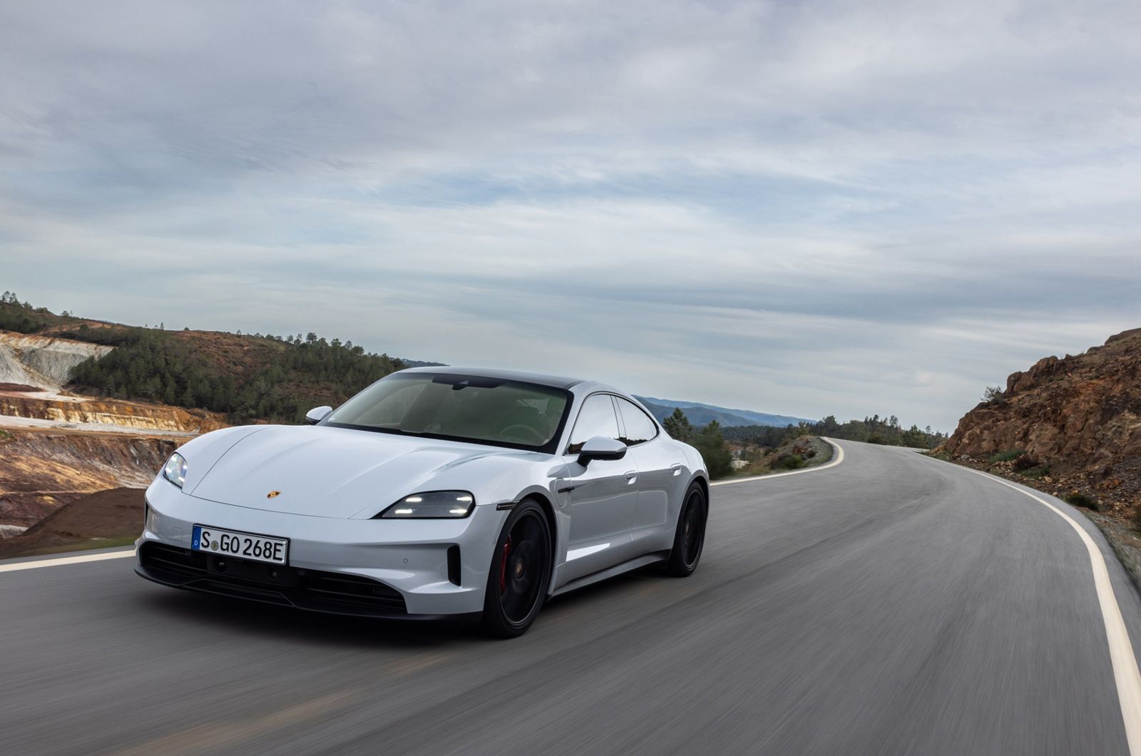 PORSCHE Taycan 4 S