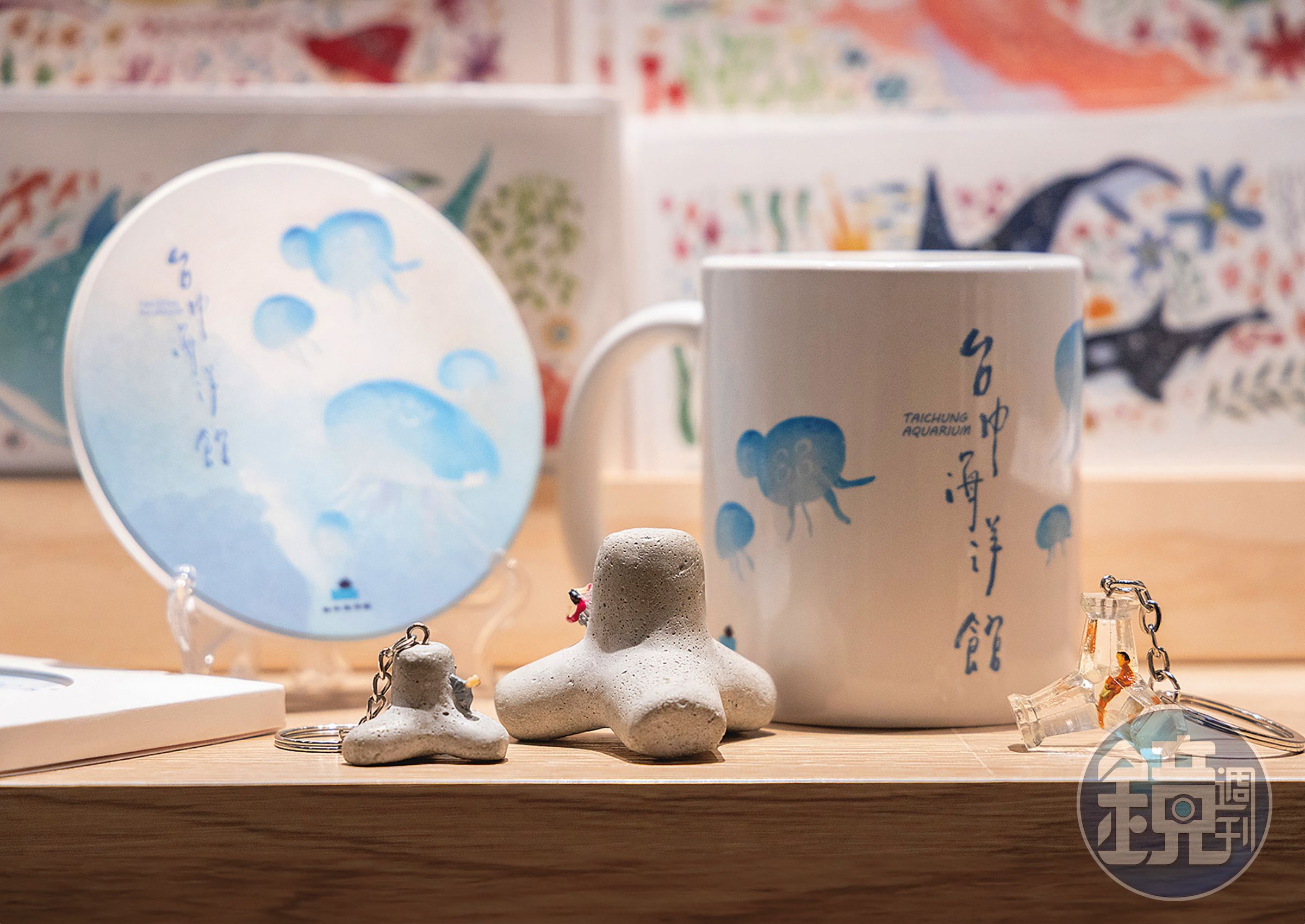 海洋館的消波塊系列商品(160~220元/個)、原創馬克杯(380元/個)與杯墊(200元/個),都是在網路掀起討論的熱賣商品。