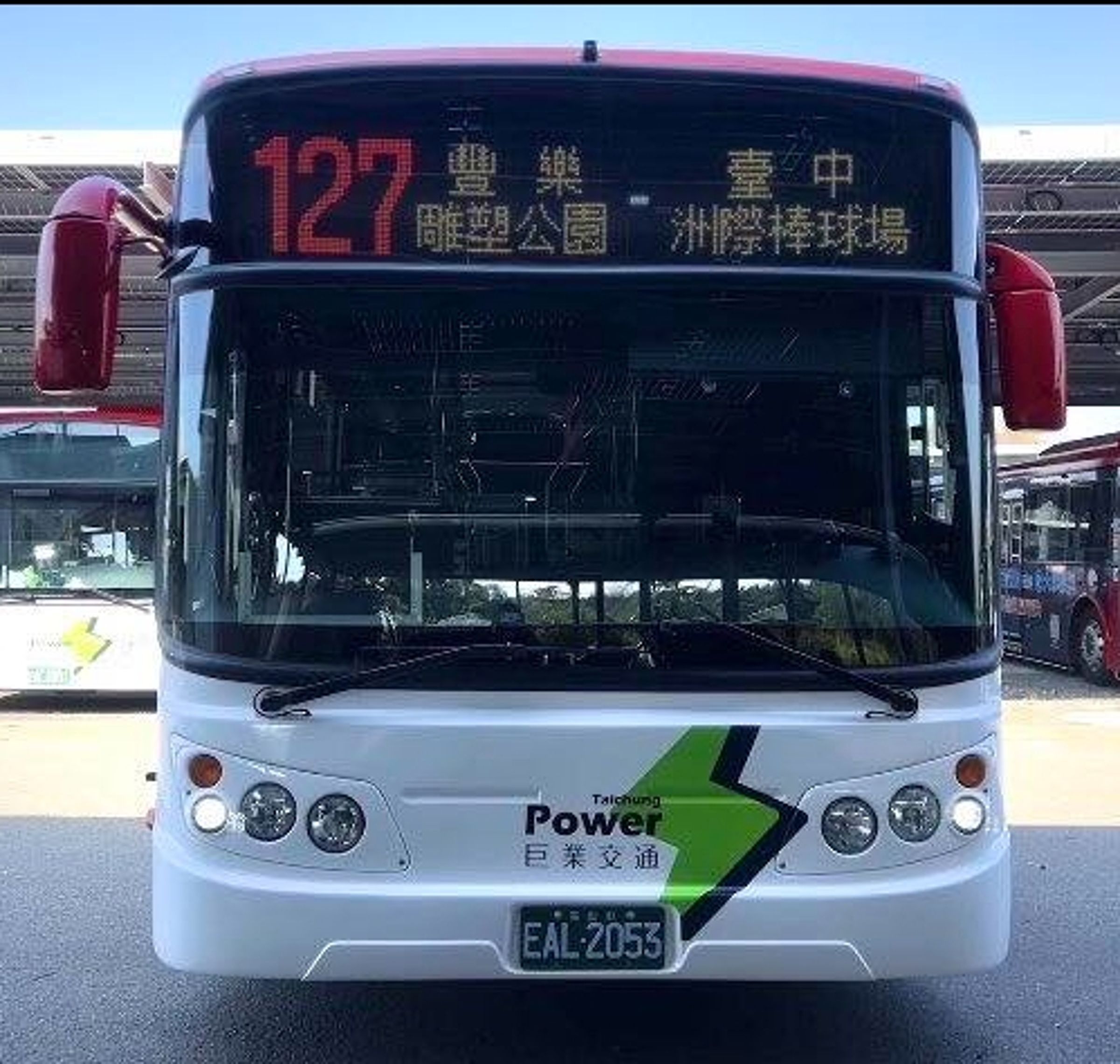台中市政府說明已提前啟動交通疏運措施,並協調公車業者配合調整班次,鼓勵歌迷多利用大眾運輸工具。(台中市政府提供)