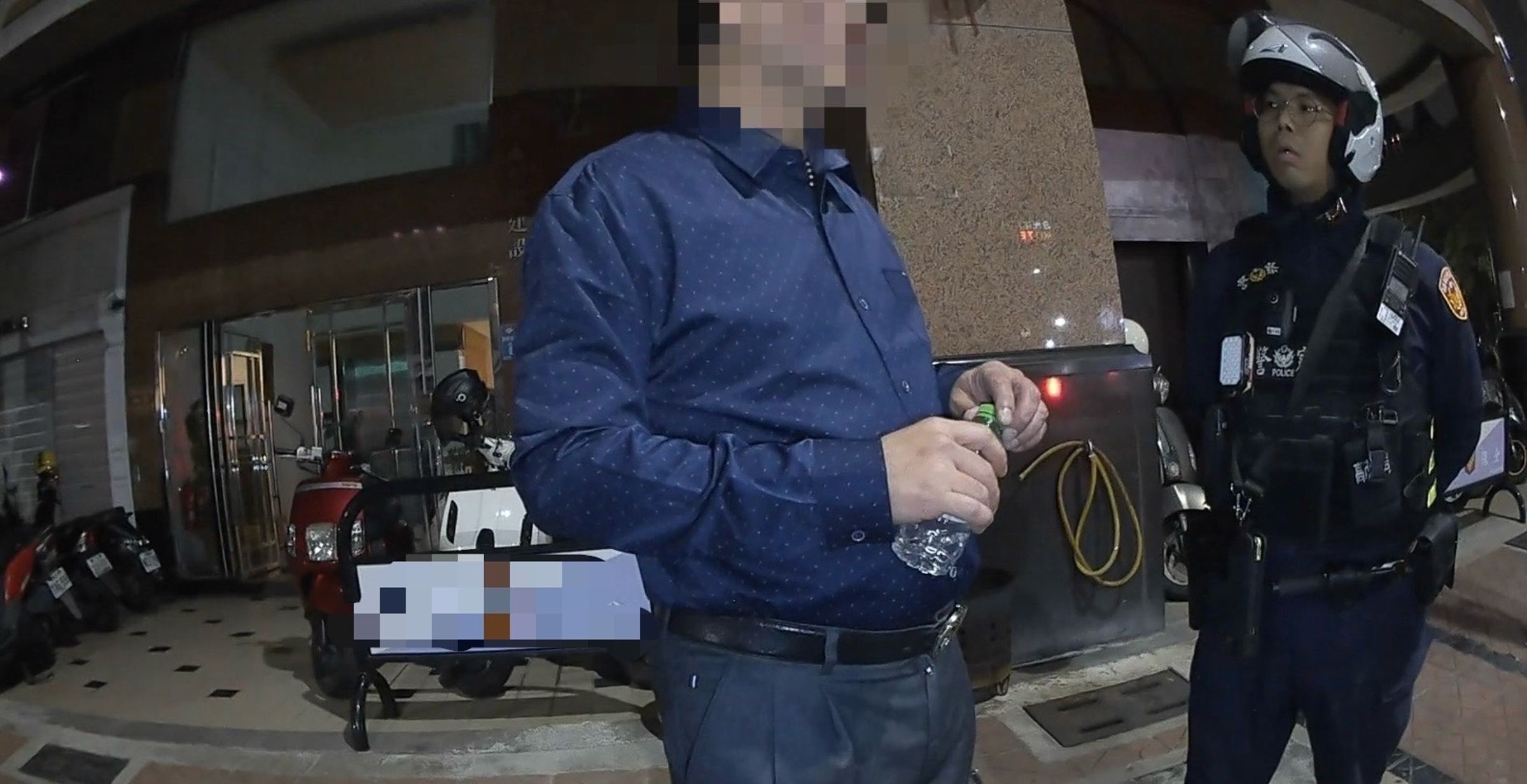 男子上網算「酒量公式」可喝6罐啤酒,但喝3瓶酒駕被攔測高達0.45上銬法辦。(翻攝畫面)