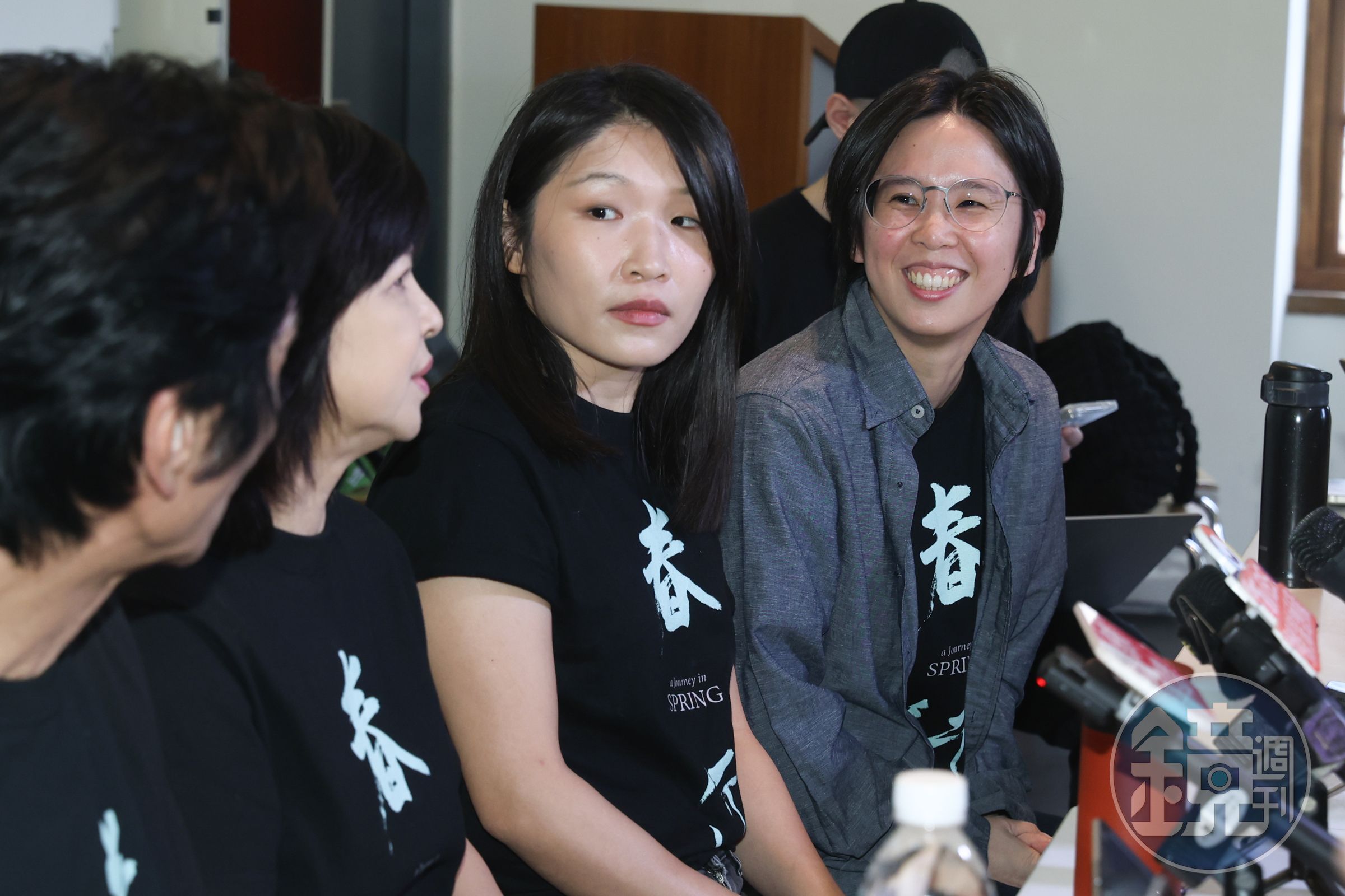 《春行》雙導演彭紫惠(右2)、王品文(右1)被喜翔預言「一定會得金馬新導演獎」。