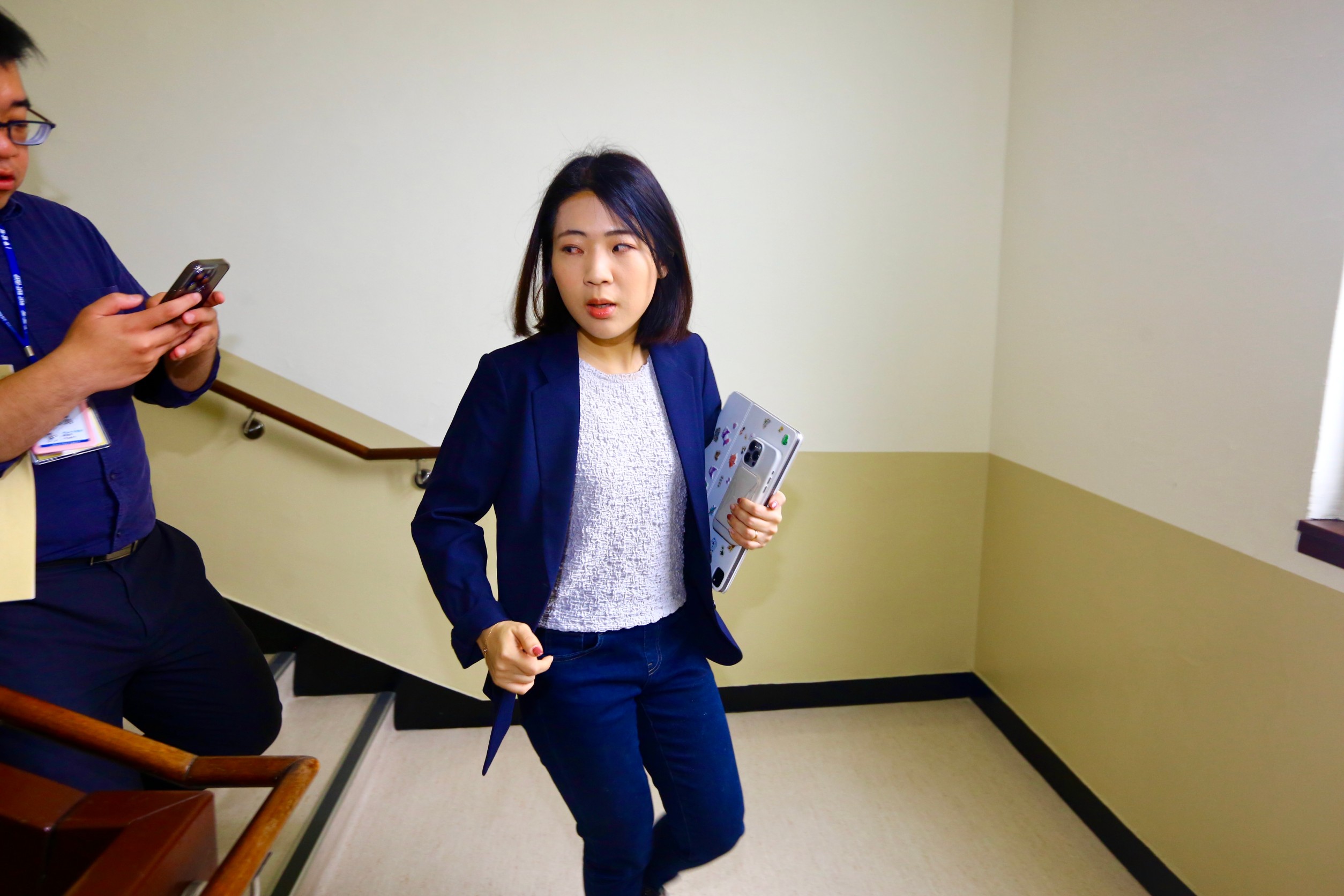 徐巧芯一度喊告攻擊她的網友「違反圖書館電腦使用規則」，後來又改口不告了。（本刊資料照）