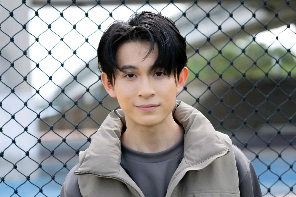 林暉閔拍《緝魂》一場戲被打200多個耳光，他用了2個冰敷袋消腫，臉仍腫到像豬頭，還有紫黑瘀青。（林暉閔臉書）