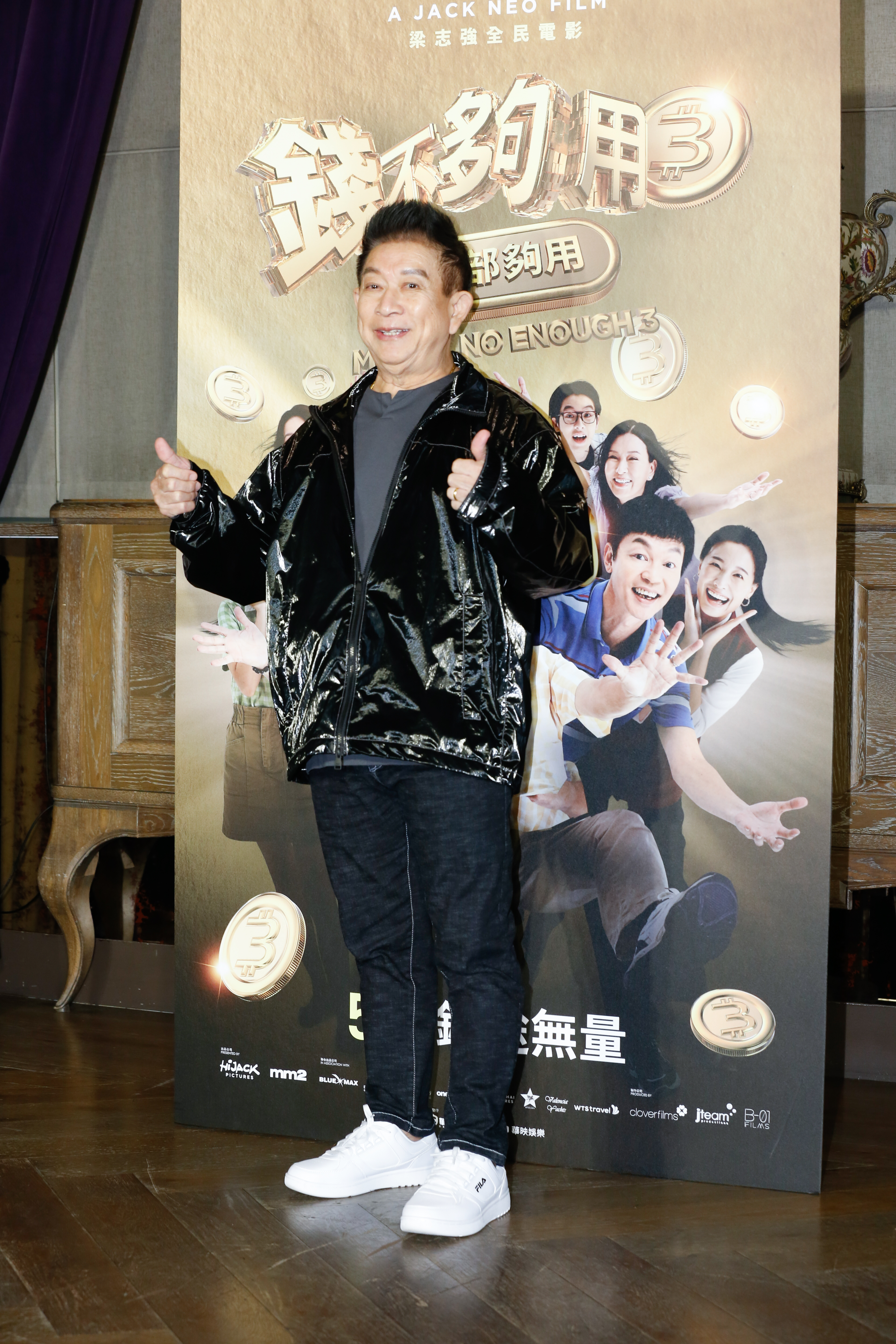元老級的程旭輝被林昀憓形容「只要站在那裏就令人想笑」的存在，而他不時的即興搞笑演出也深具火侯。