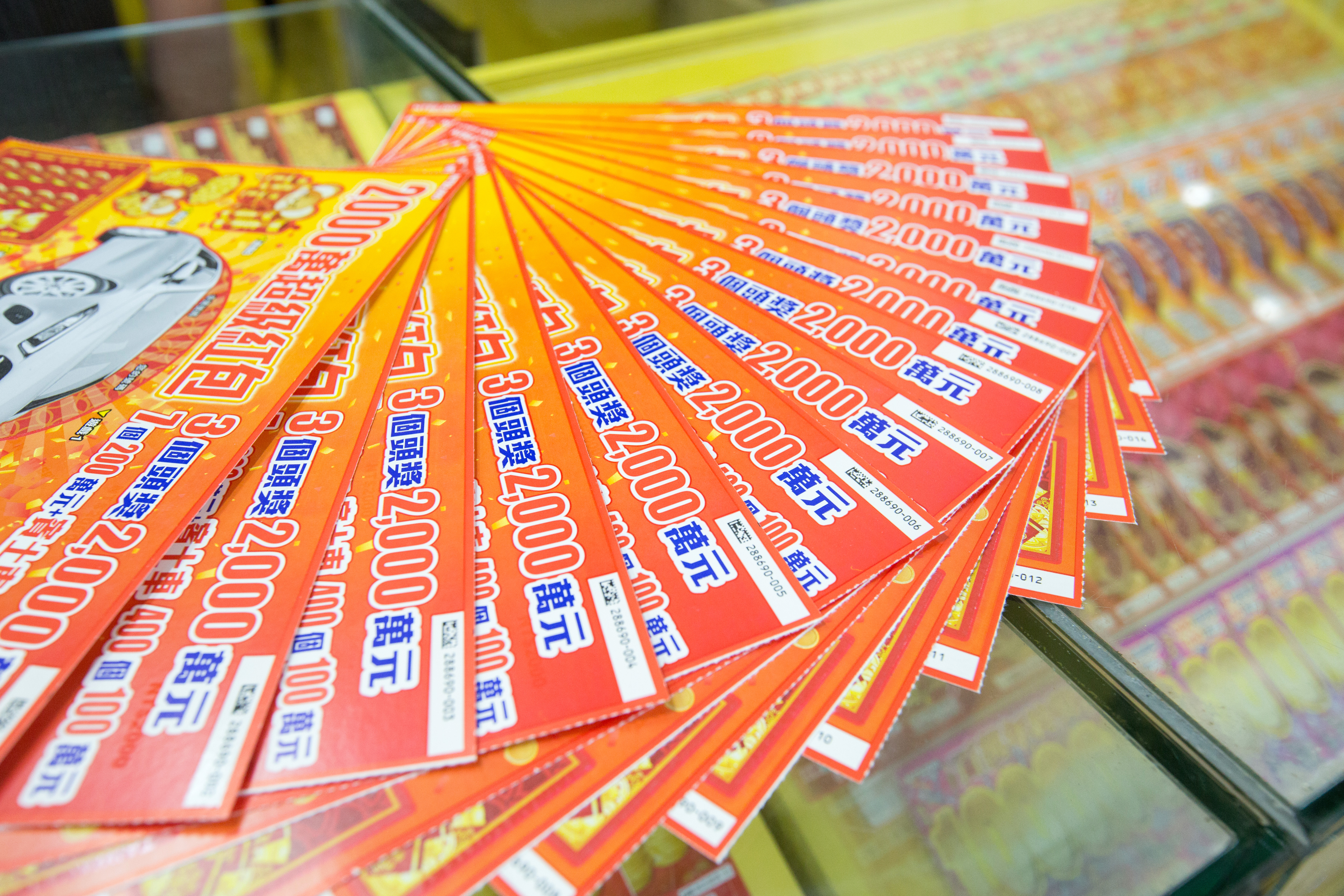 不少網友分享過年必去刮刮樂試手氣。（本刊資料照）